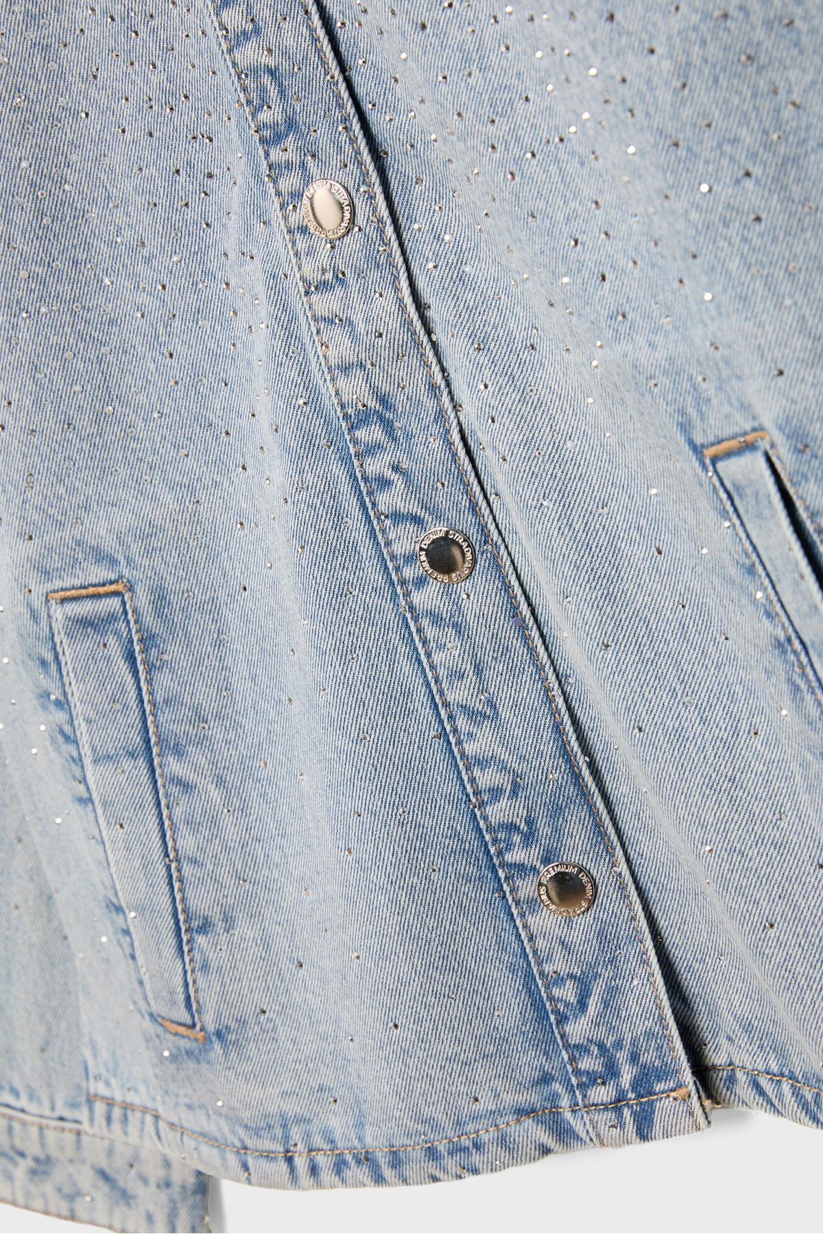 Stradivarius  DENIM JACKET WITH PATCH POCKETS AND RHINESTONES - Görsel 8