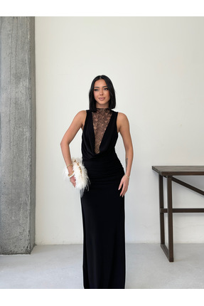 Eztila Dantel Detaylı Derin Dekolte Elbise