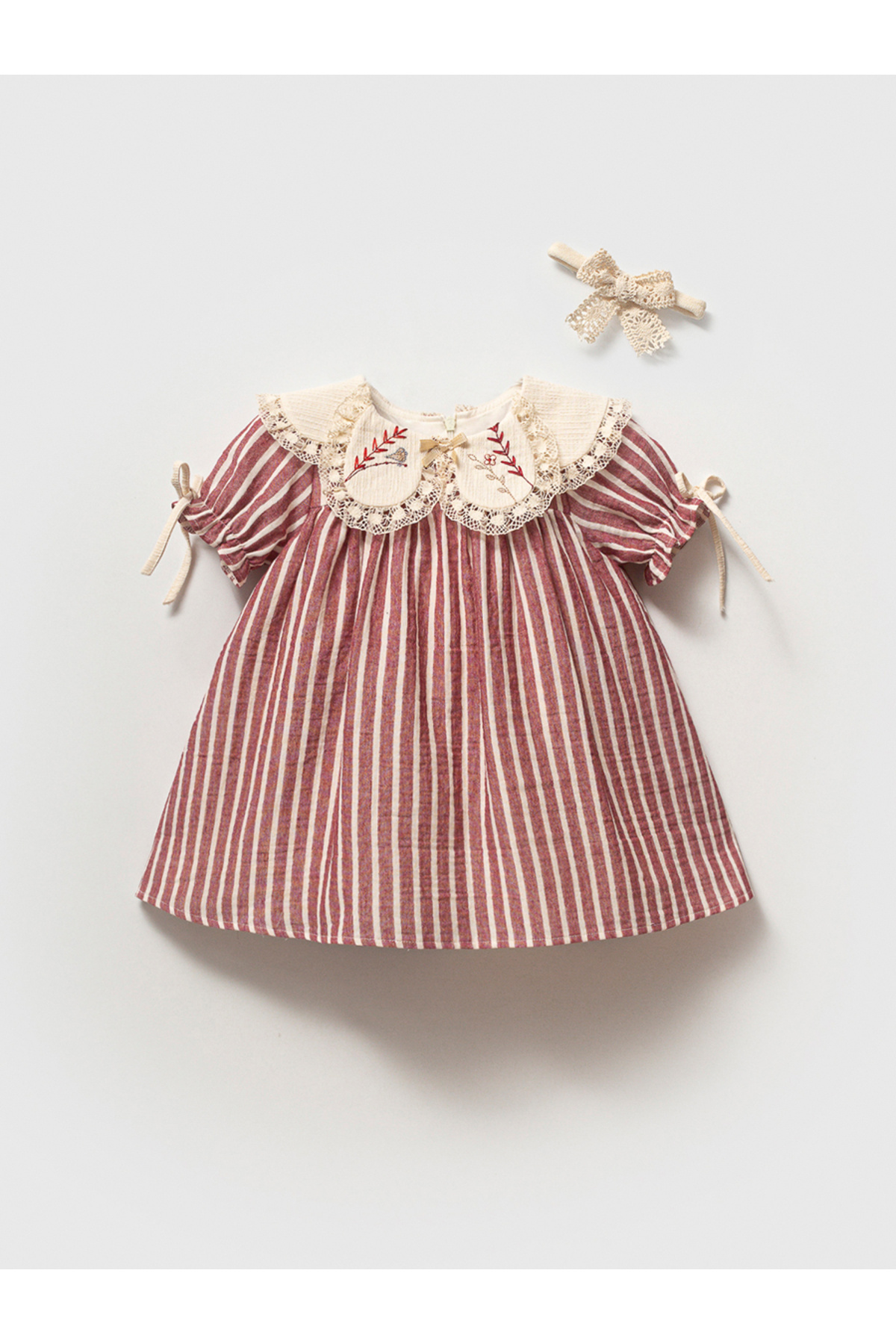 Momercy Kız Bebek Vintage Nakış Yakalı Fiyonklu Tokalı Elbise - Bordo Renk fotoğrafı 2 (önizleme)