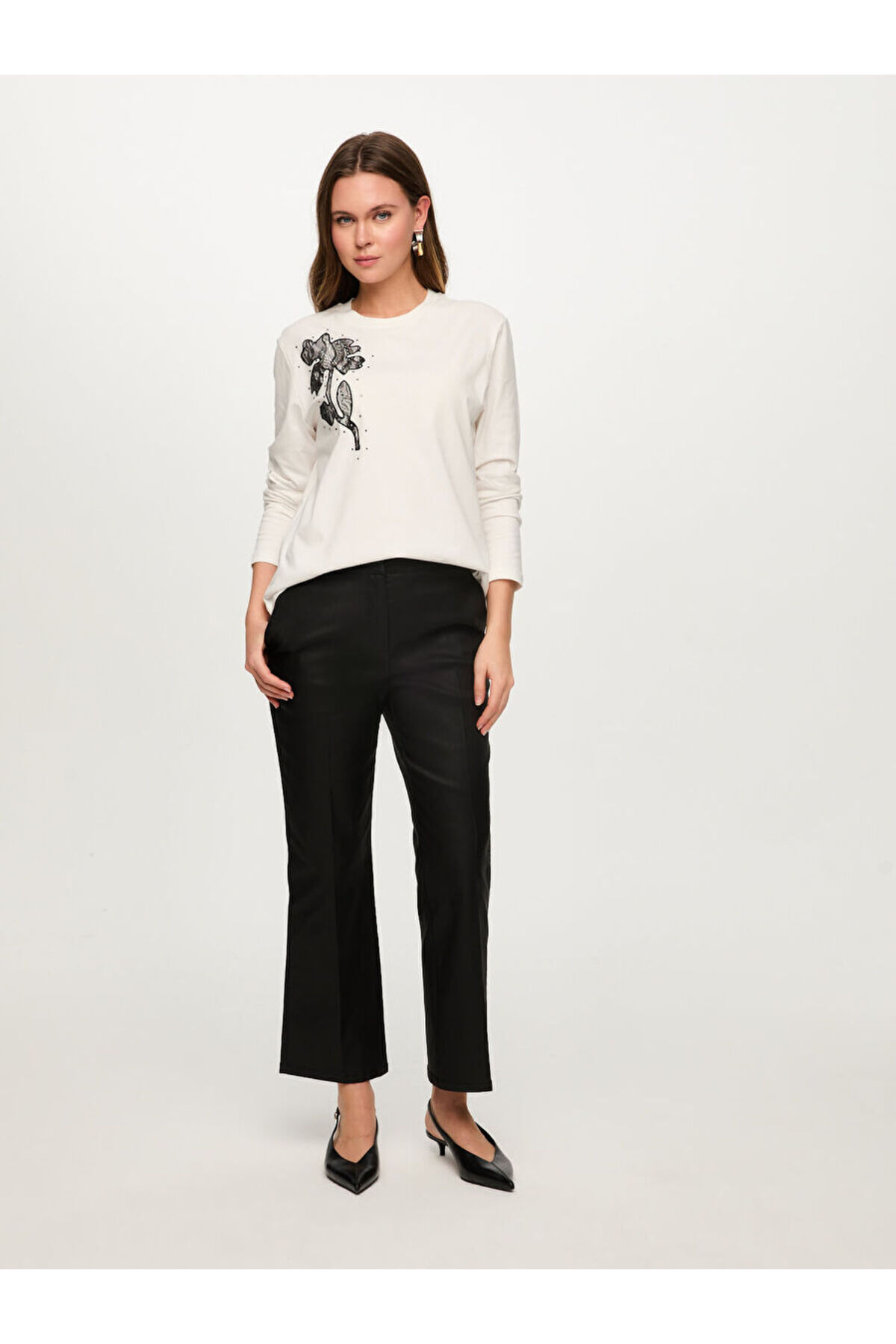 Collar Rib Detailed Front Floral Lace Applique Long Sleeve T-Shirt S26TSH088