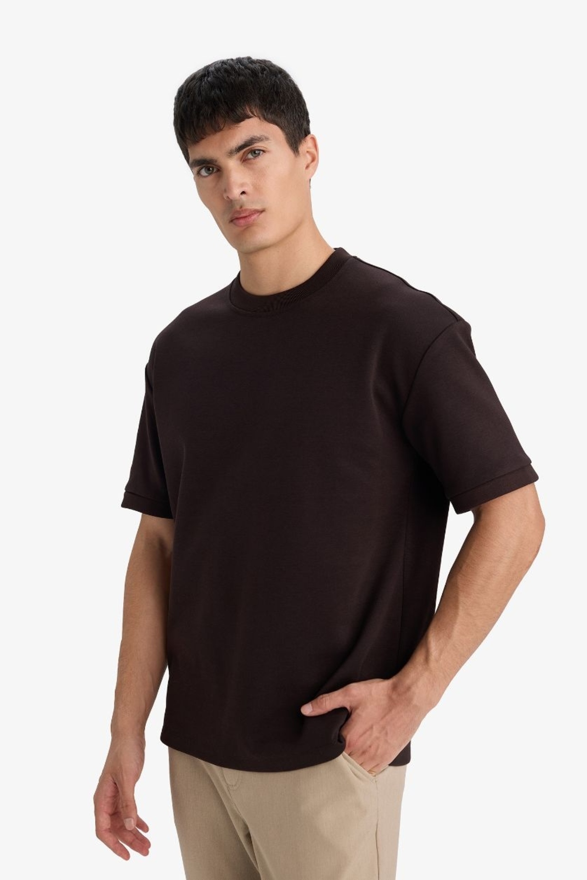 DeFacto Kırışmaz Oversize Bisiklet Yaka Basic Kısa Kollu Tişört B6494AX26SP