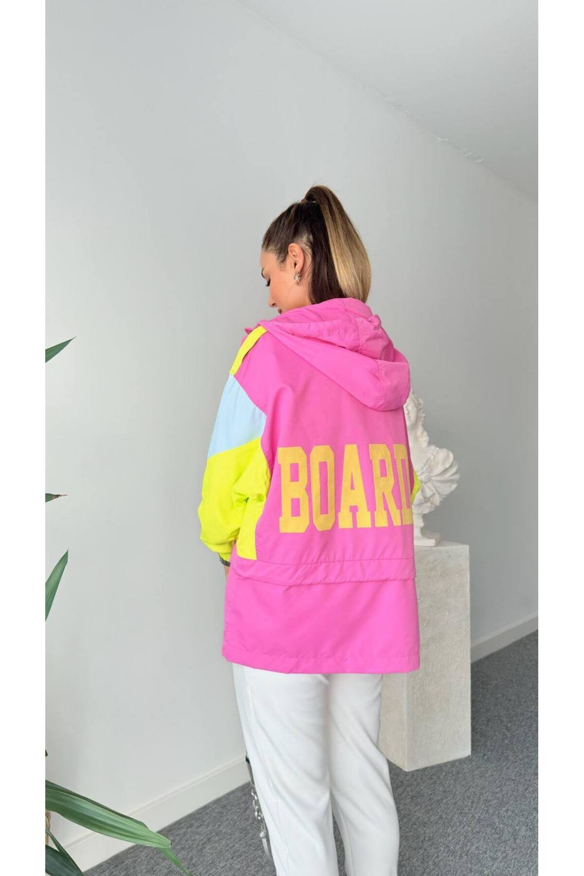 MATTİMODA  Kadın Renkbloklu Astarlı Sırt Baskılı Basen Boy Yağmurluk - Görsel 3