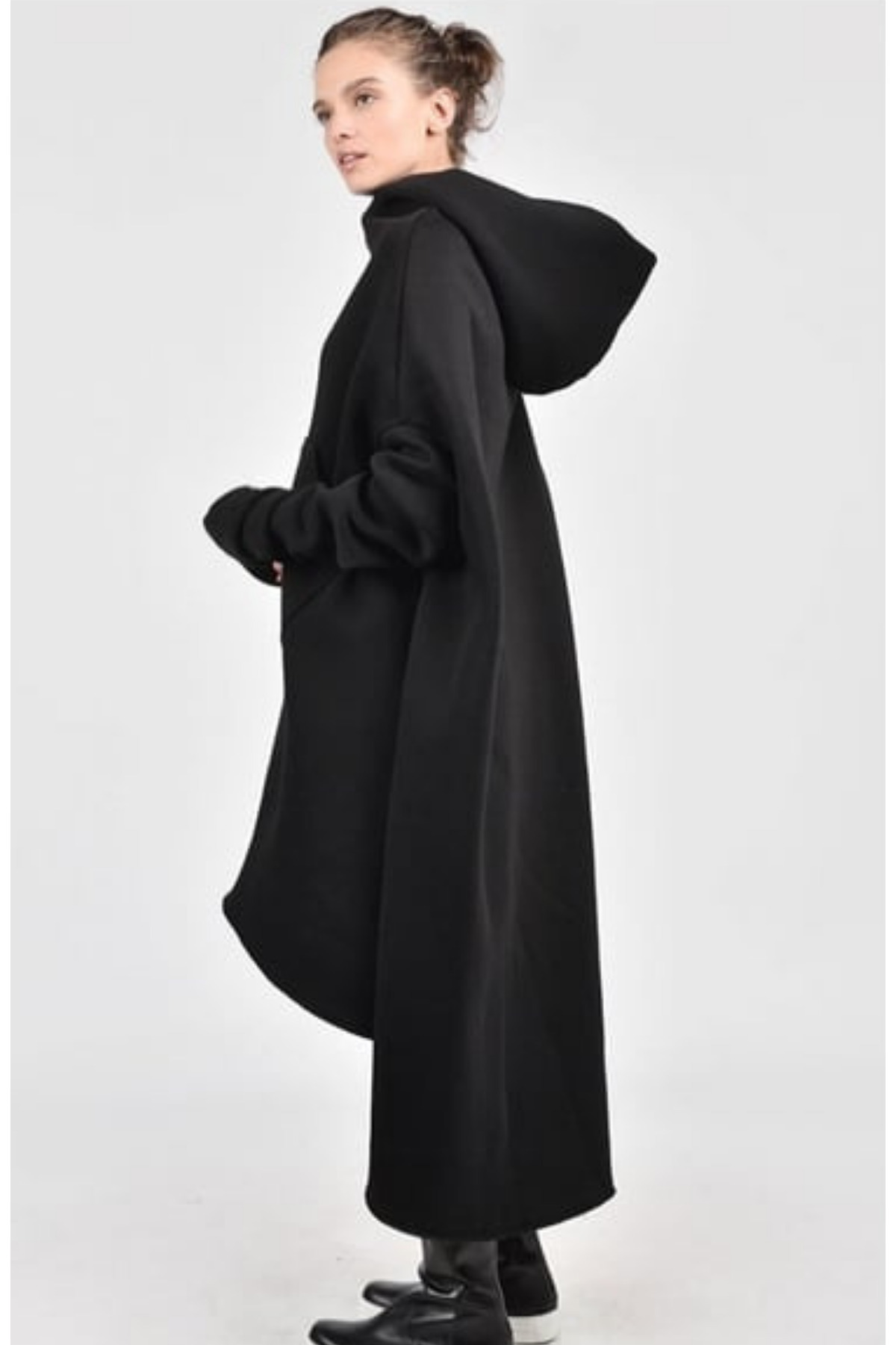 Kadın Asimetrik Kesim Oversize Kapüşonlu Sweatshirt Elbise- K24 3020 — مشکی — تصویر 4 از 6
