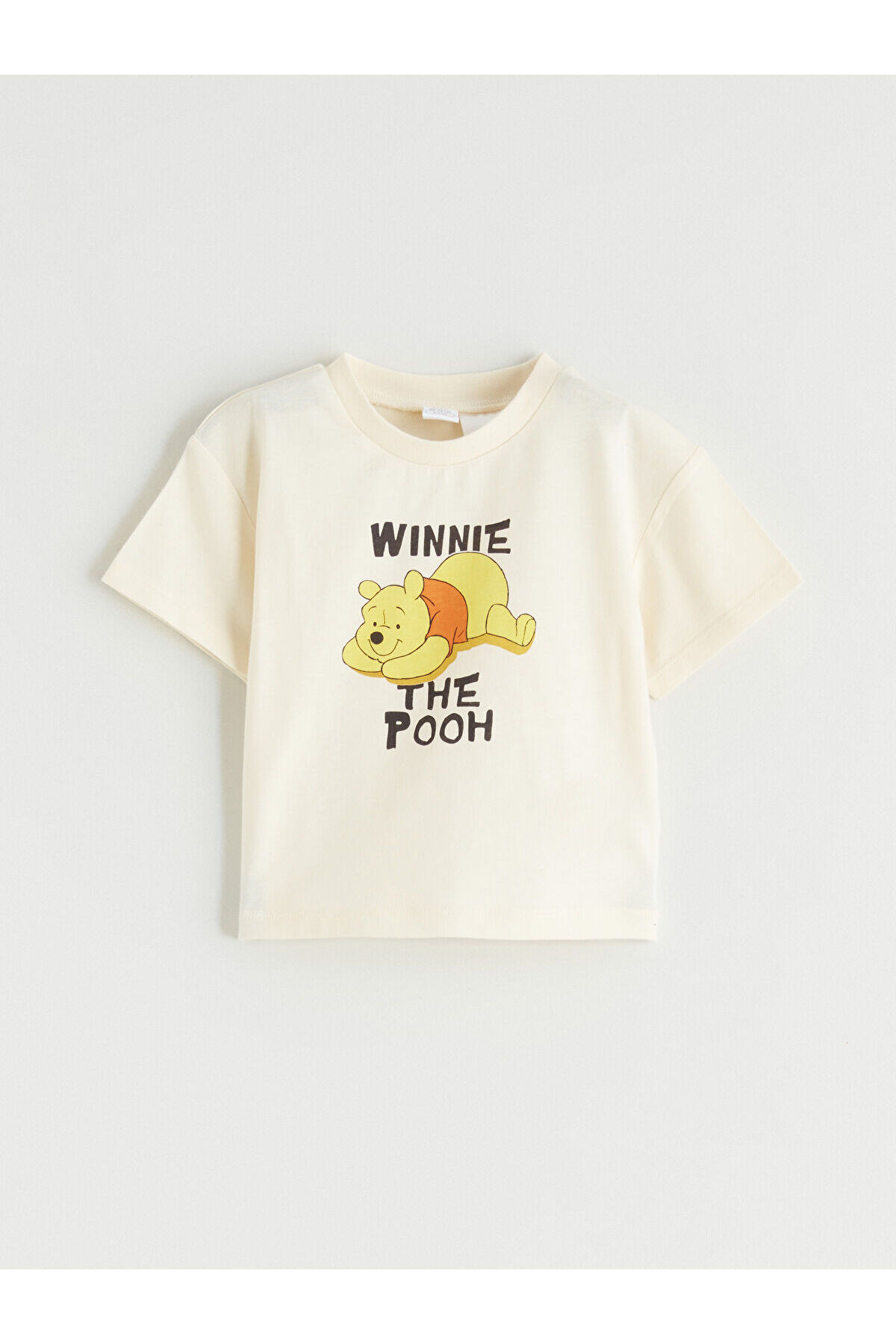 LC Waikiki Nevaa Collection Ekru Winnie The Pooh Baskılı Erkek Bebek Şort ve Tişört fotoğrafı 2 (önizleme)