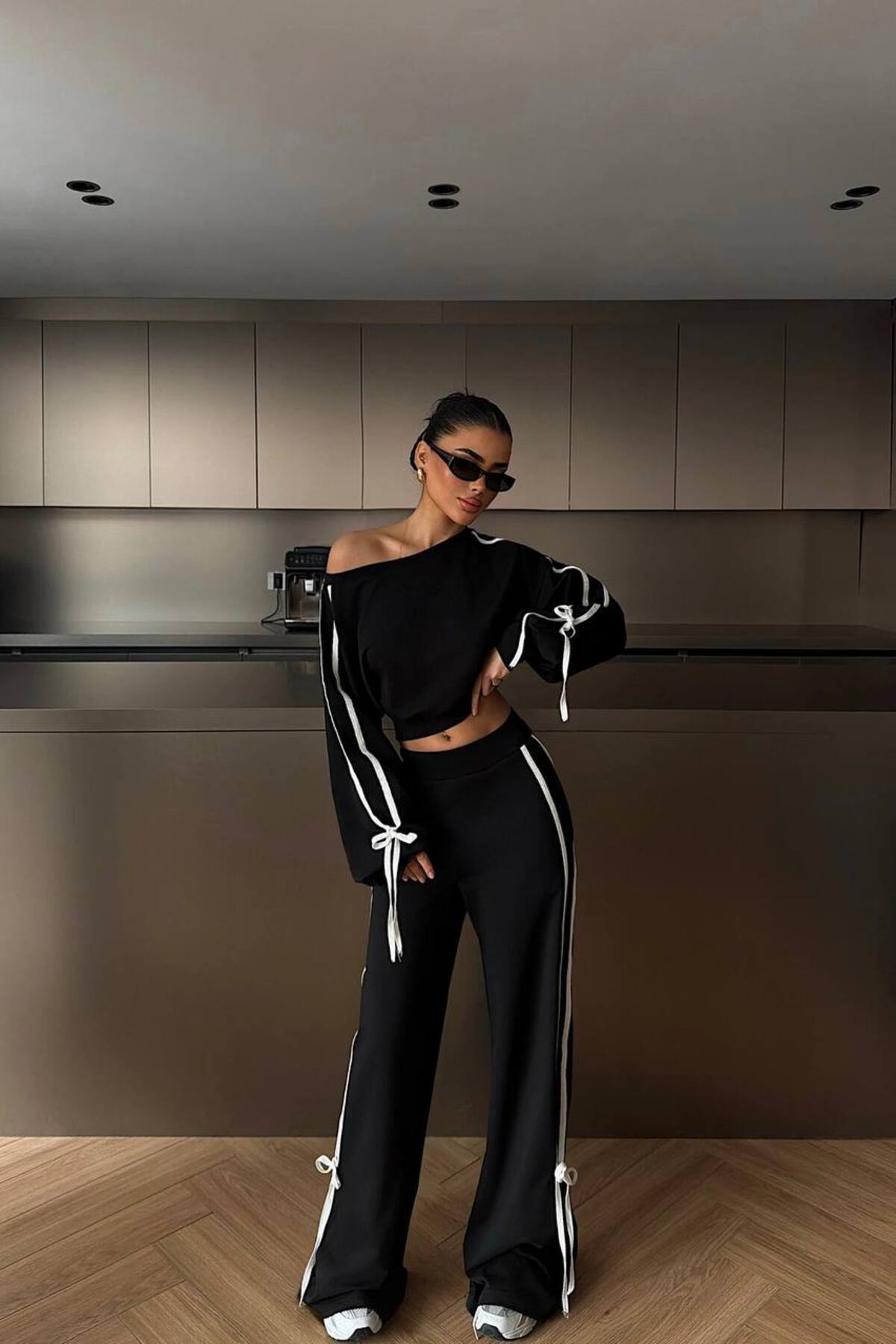 Kadın Kolları Fiyonklu Kayık Yaka Crop Eşofman Altı Takım