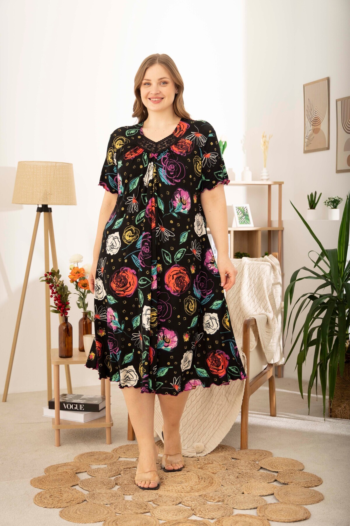 Miss Meryem  Siyah Çiçek Desenli Ring Viskon Kısa Kol Büyük Beden Elbise - Görsel 4