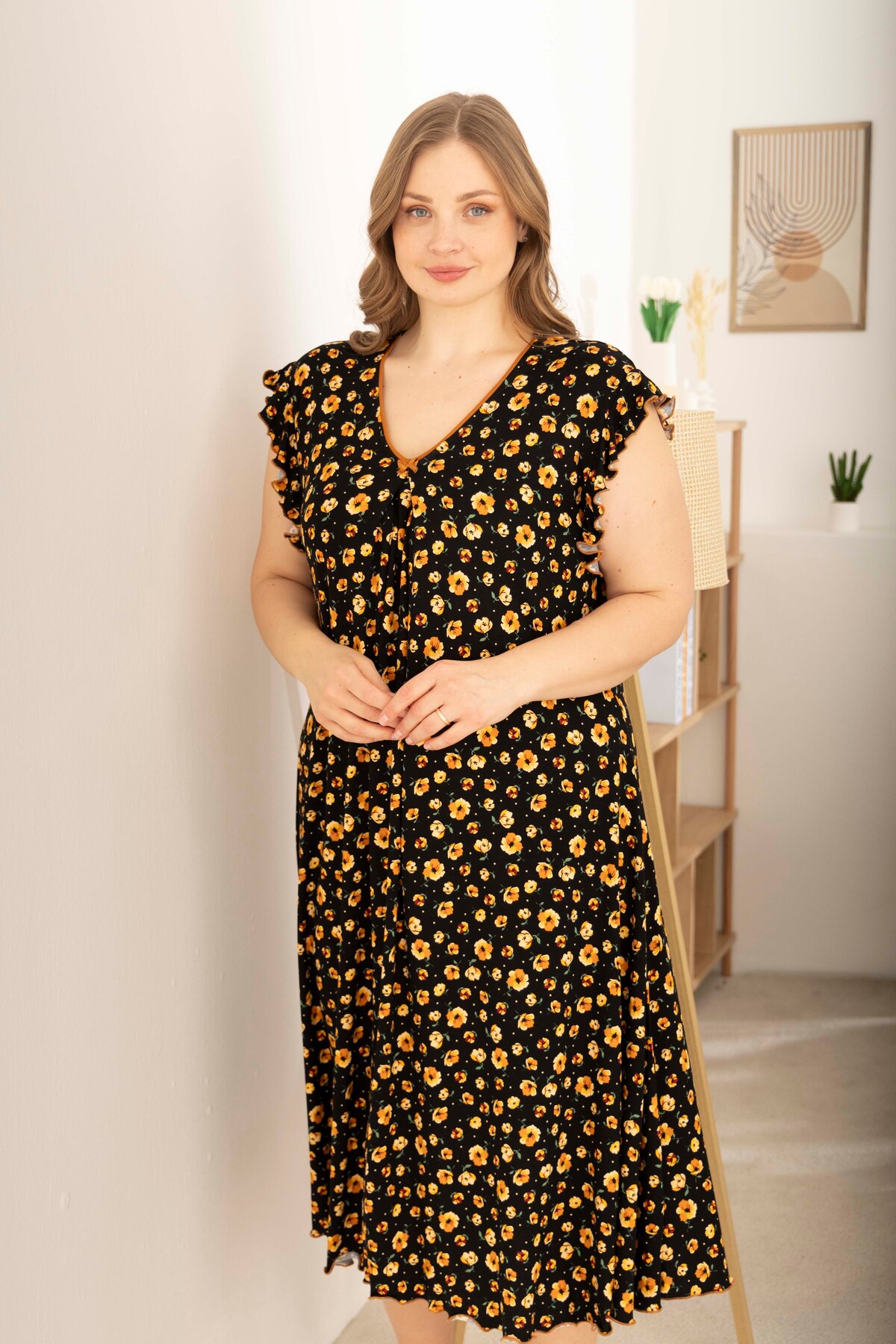 Miss Meryem  Siyah Çiçek Desenli Ring Viskon Kısa Kol Büyük Beden Elbise - Görsel 2