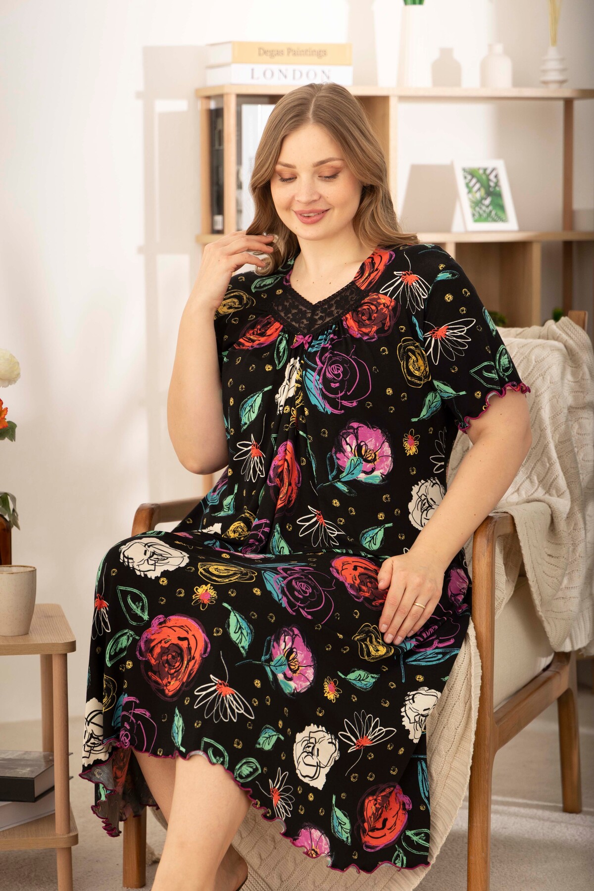 Miss Meryem  Siyah Çiçek Desenli Ring Viskon Kısa Kol Büyük Beden Elbise