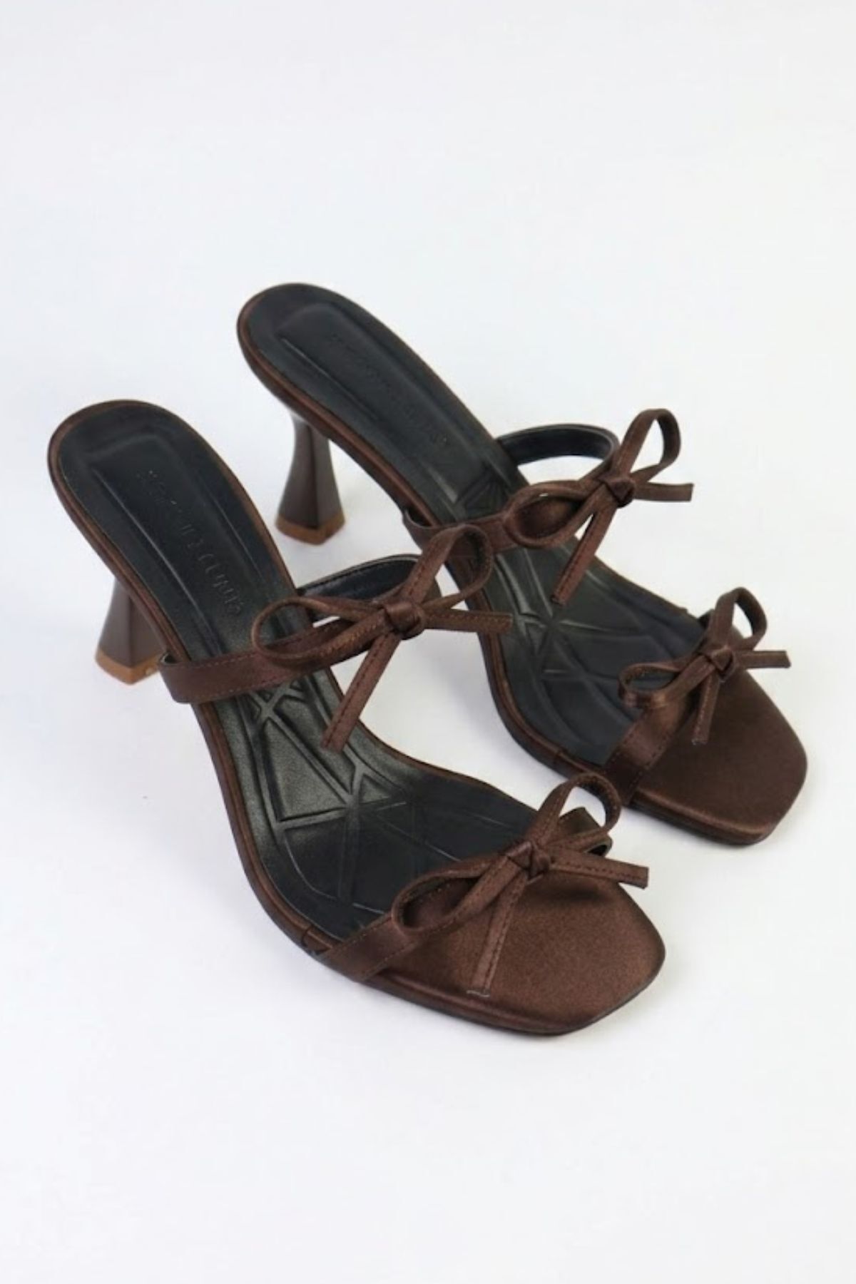 VARENZA WOMAN SHOES  Kahverengi saten çift kurdeleli kadın topuklu terlik ve sandalet - Görsel 2