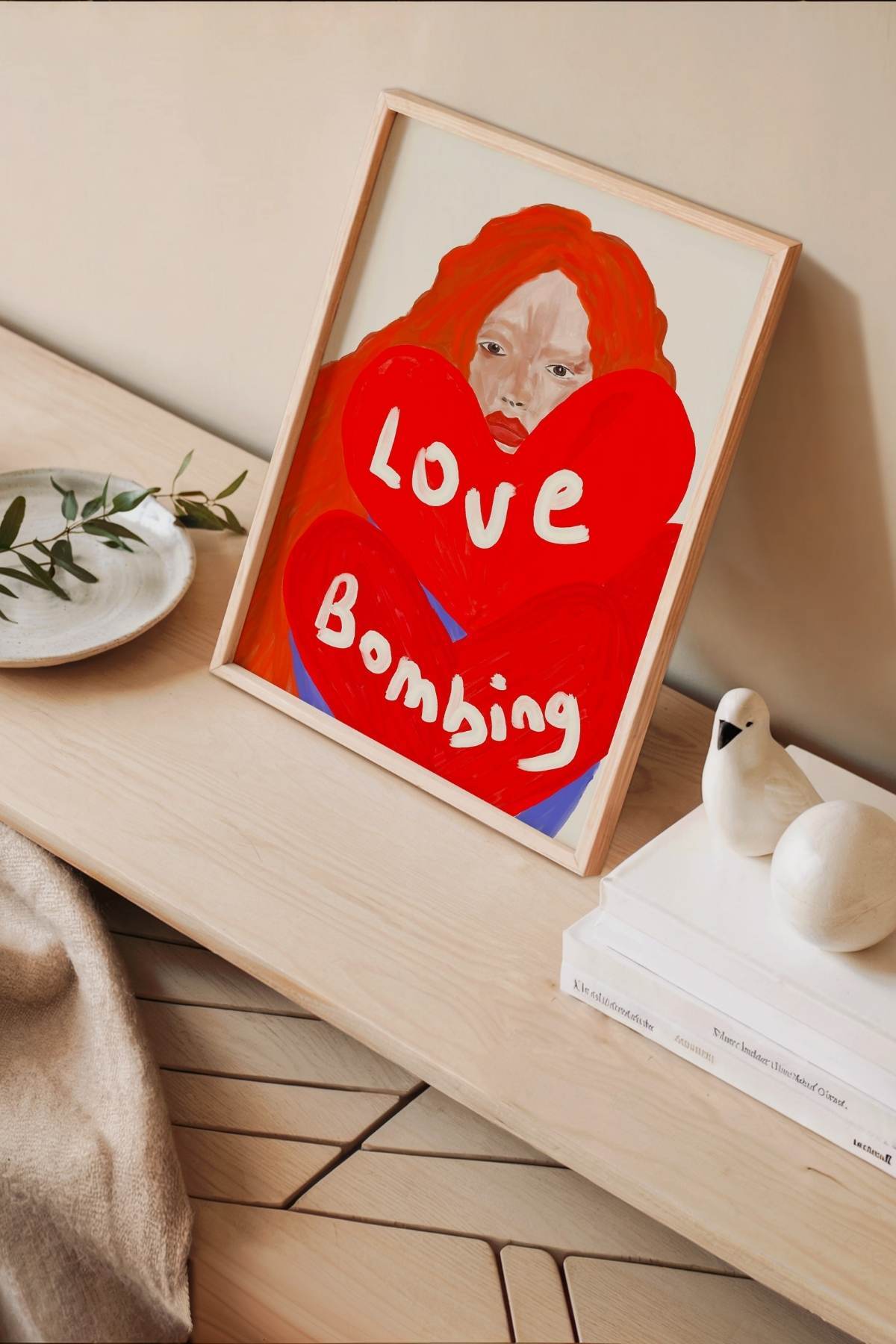 Kırmızı Kalpli Kadın Tablo Love Bombing Yazılı Poster Modern Duvar Dekoru Çerçevesiz