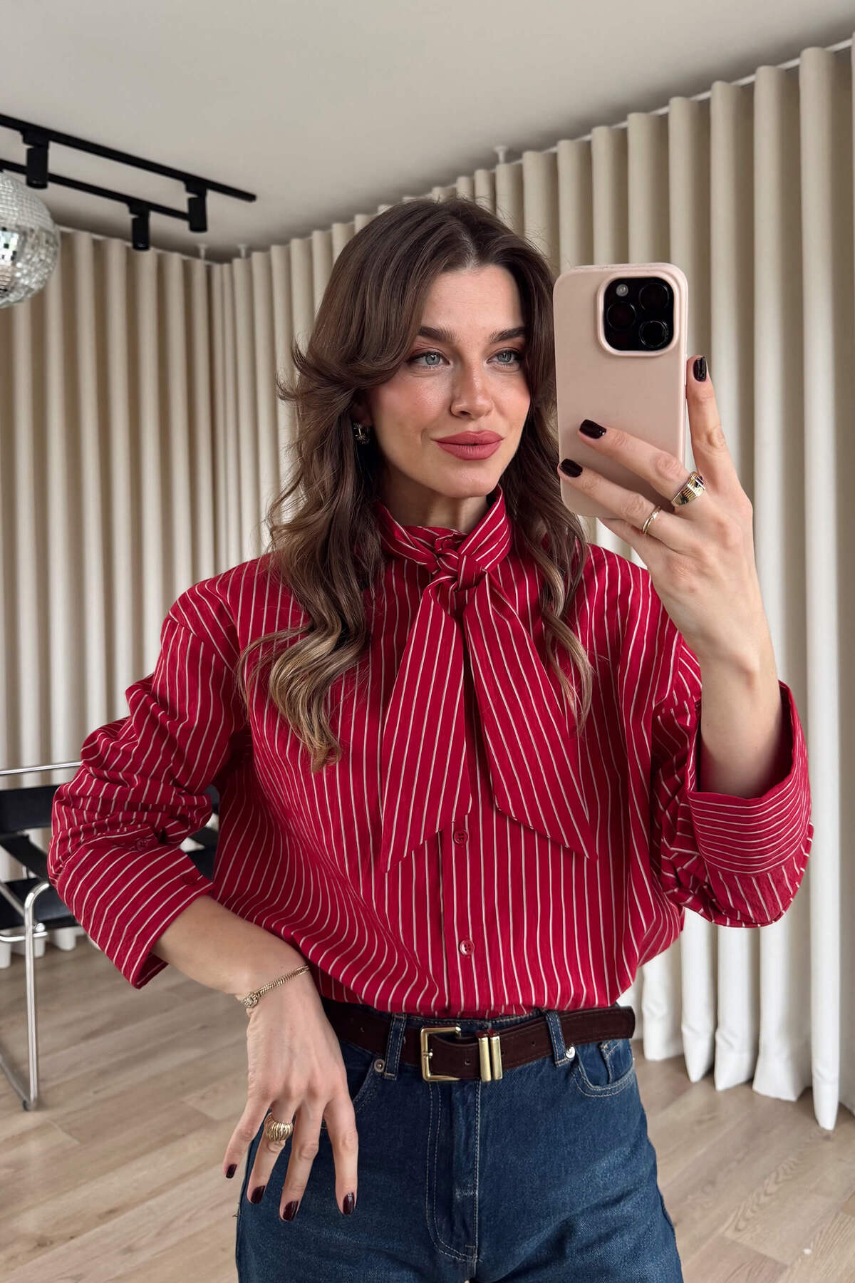 Sue Store  Kırmızı Beyaz Çizgili Fular Detaylı Gömlek