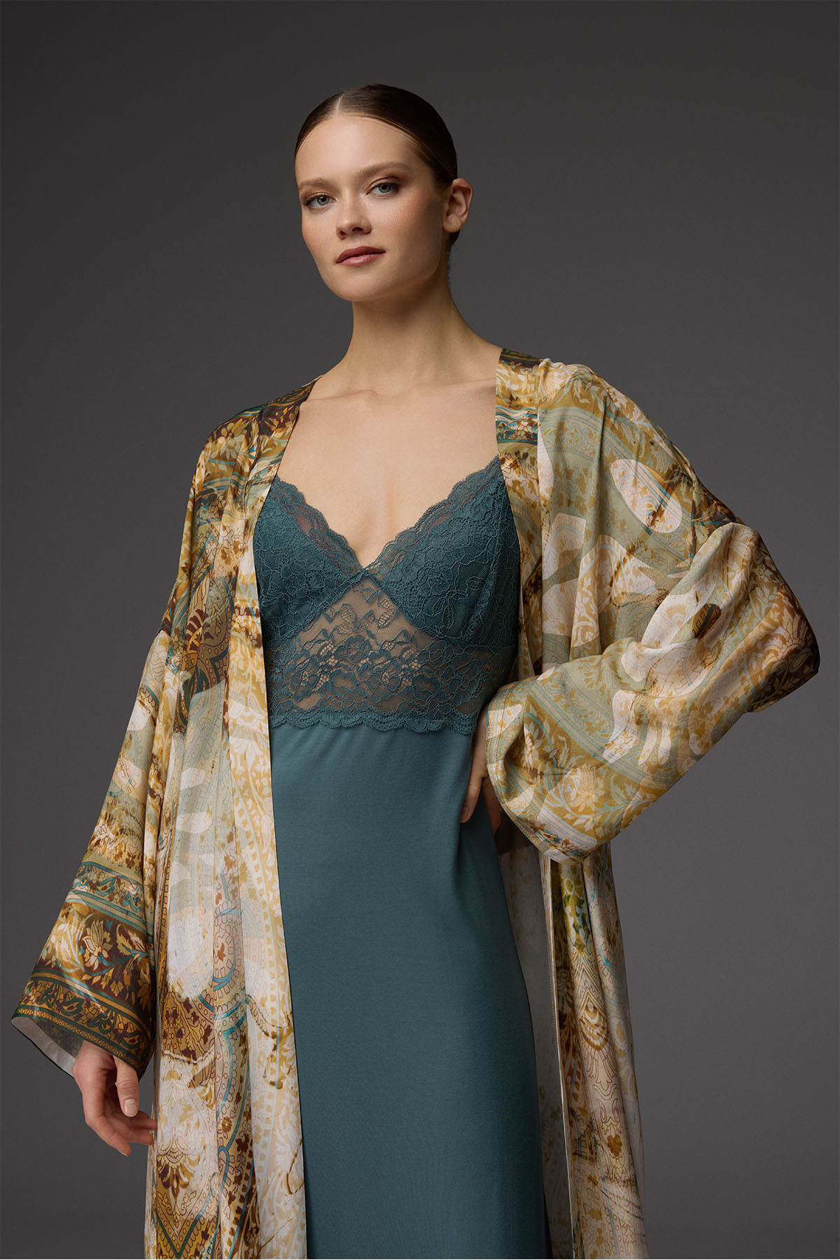 BONJOUR MADAME Viskon Desenli Sabahlık Dantelli Askılı Gecelik Takım BM-1836