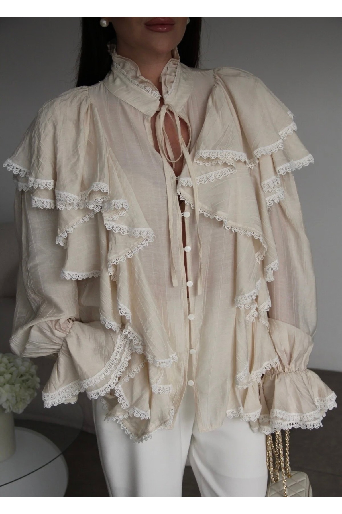 Berf  Bej Krem Dantel ve Bağlama Detaylı Vintage Gömlek - Görsel 3