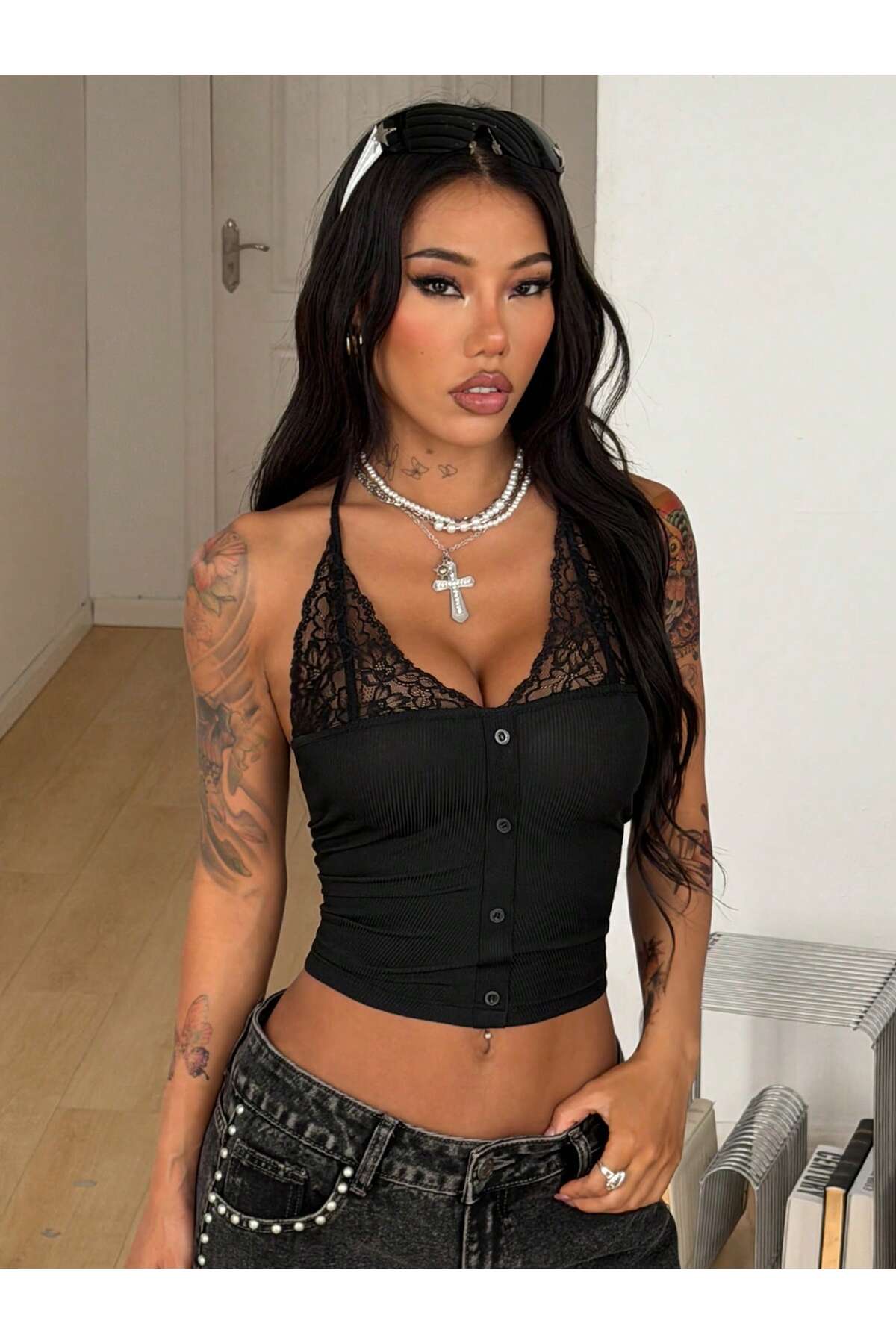 WEEST MODA  siyah straplez dantel boyundan bağlama düğmeli crop bluz - Görsel 5