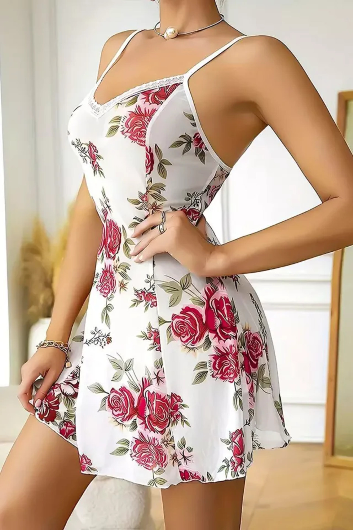 Bleu Petite Beyaz Çiçek Desenli Kadın Şık Mini Gecelik