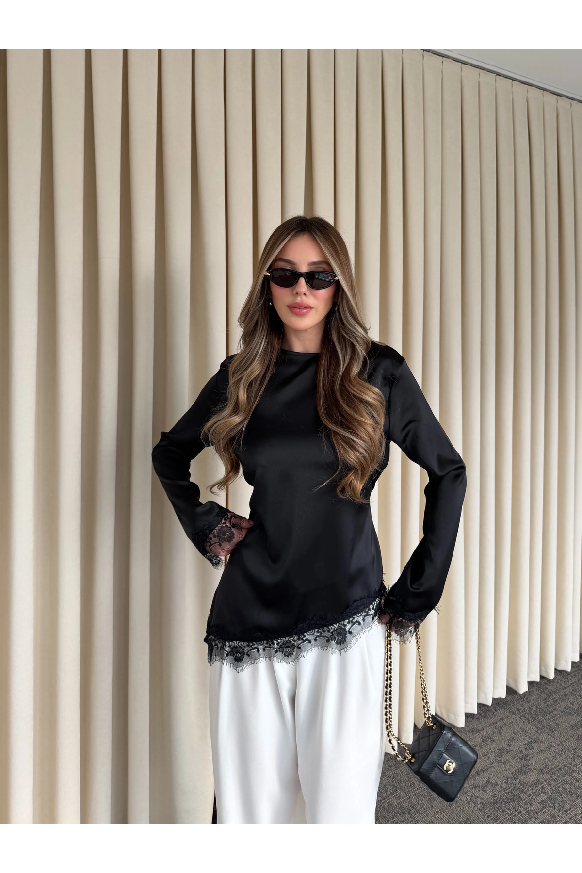 Laluvia  Siyah Saten Asimetrik Dantelli Bluz - 0320 - Görsel 3