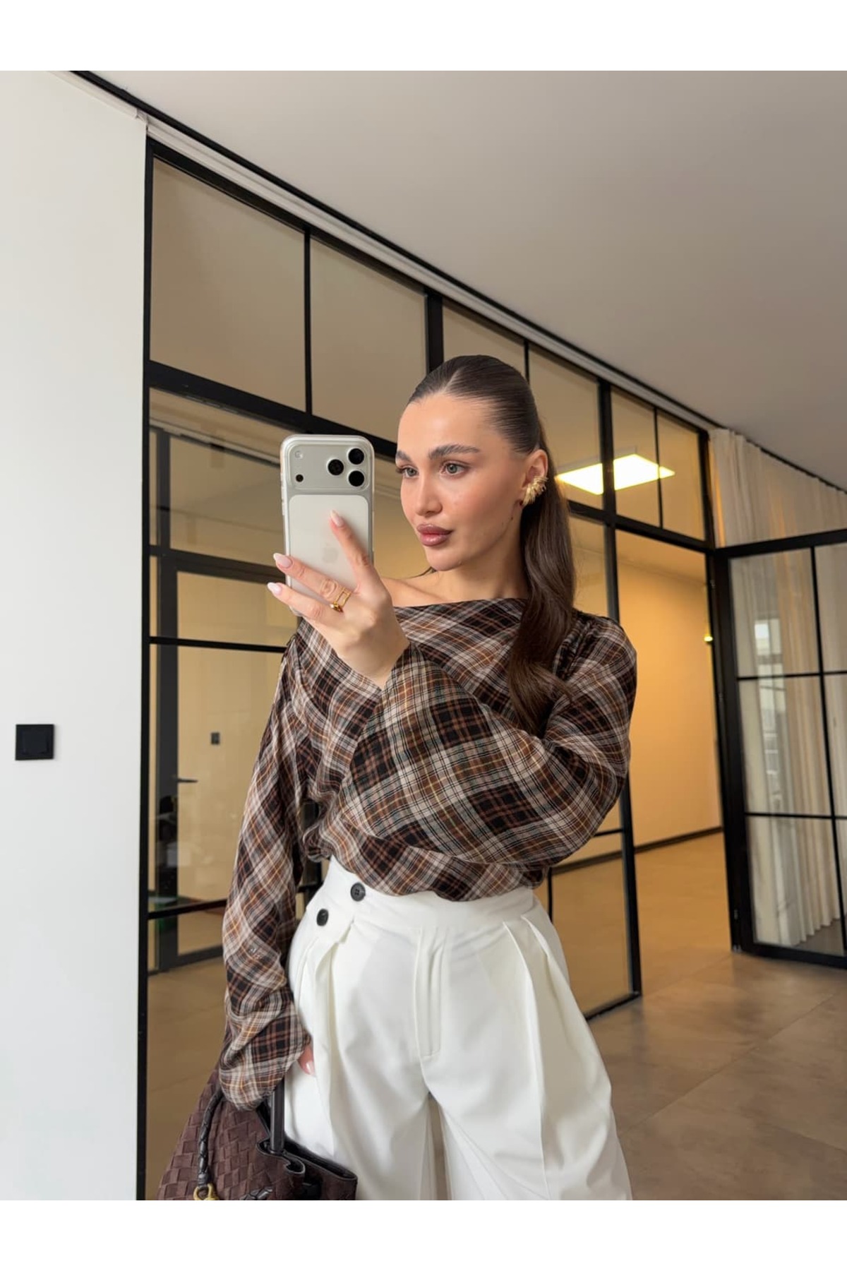 BB Bensu Buyruk  KAYIK YAKA EKOSE BLUZ KAHVE - Görsel 4