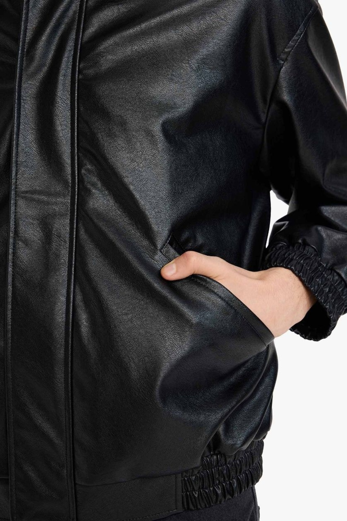 کاپشن چرم مصنوعی زیپ‌دار یقه گرد بزرگ G6212AX26SP — مشکی — تصویر 4 از 5