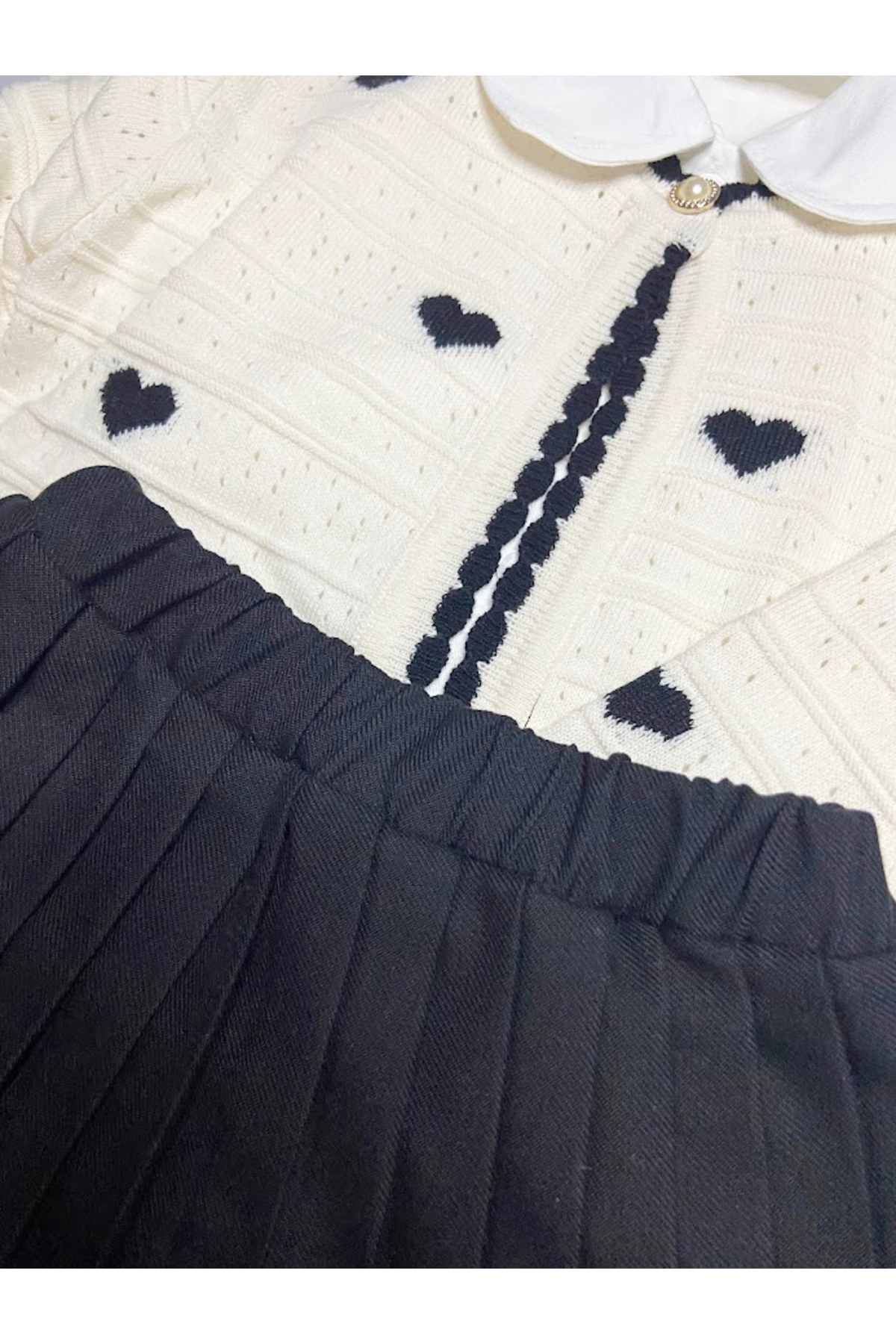 ASLİN STORE 3'lü Kalp Desenli Triko Hırkalı Kız Bebek Takımı-Siyah Pileli Etekli fotoğrafı 5 (önizleme)