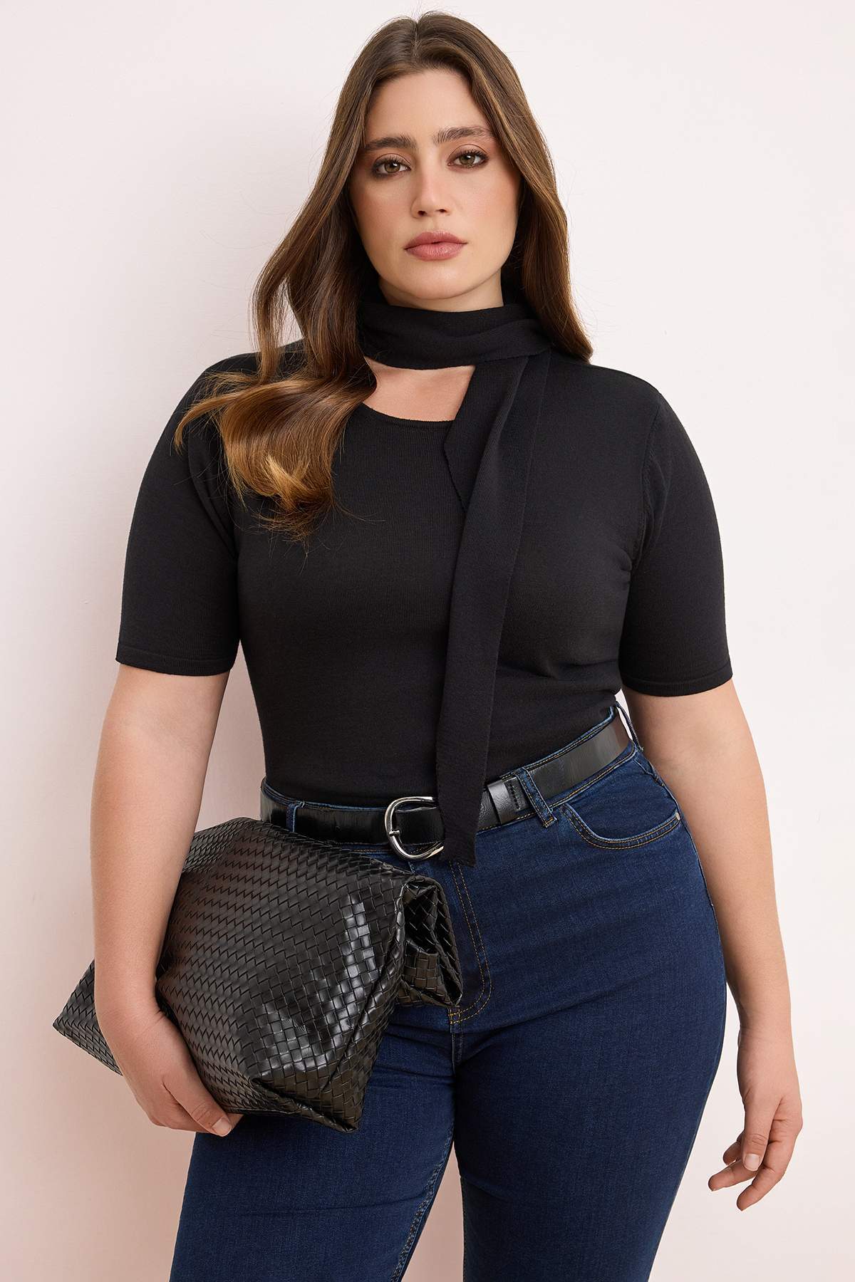 Trendyolmilla Curve Siyah Kendinden Fularlı Yazlık İnce Triko Bluz TBBSS26AF00016