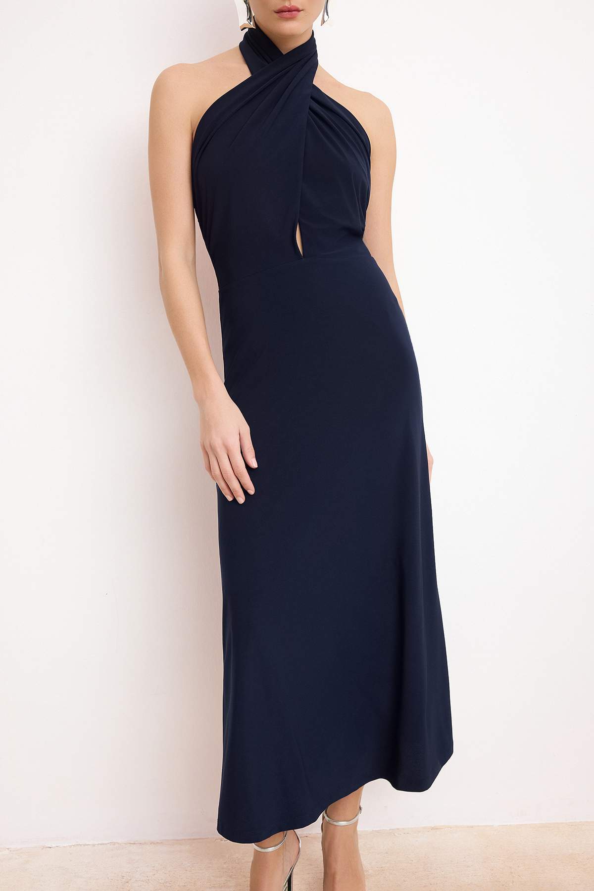 Trendyolmilla  Lacivert Örme Asimetrik Yaka Midi Astarlı Elbise TPRSS26EL00063 - Görsel 3