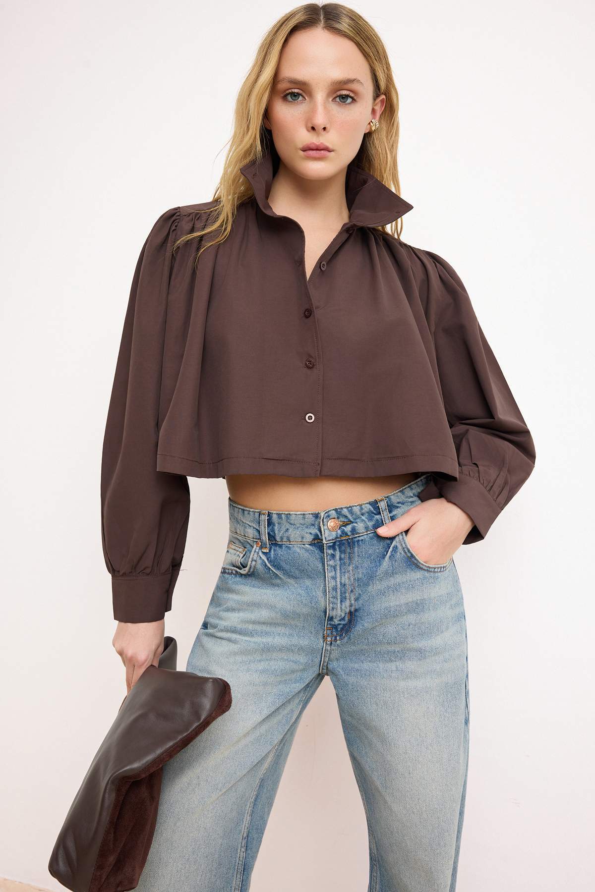 Trendyolmilla  Kahverengi Büzgülü Kısa/Crop Kesim Gömlek TWOSS26GO00137 - Görsel 2