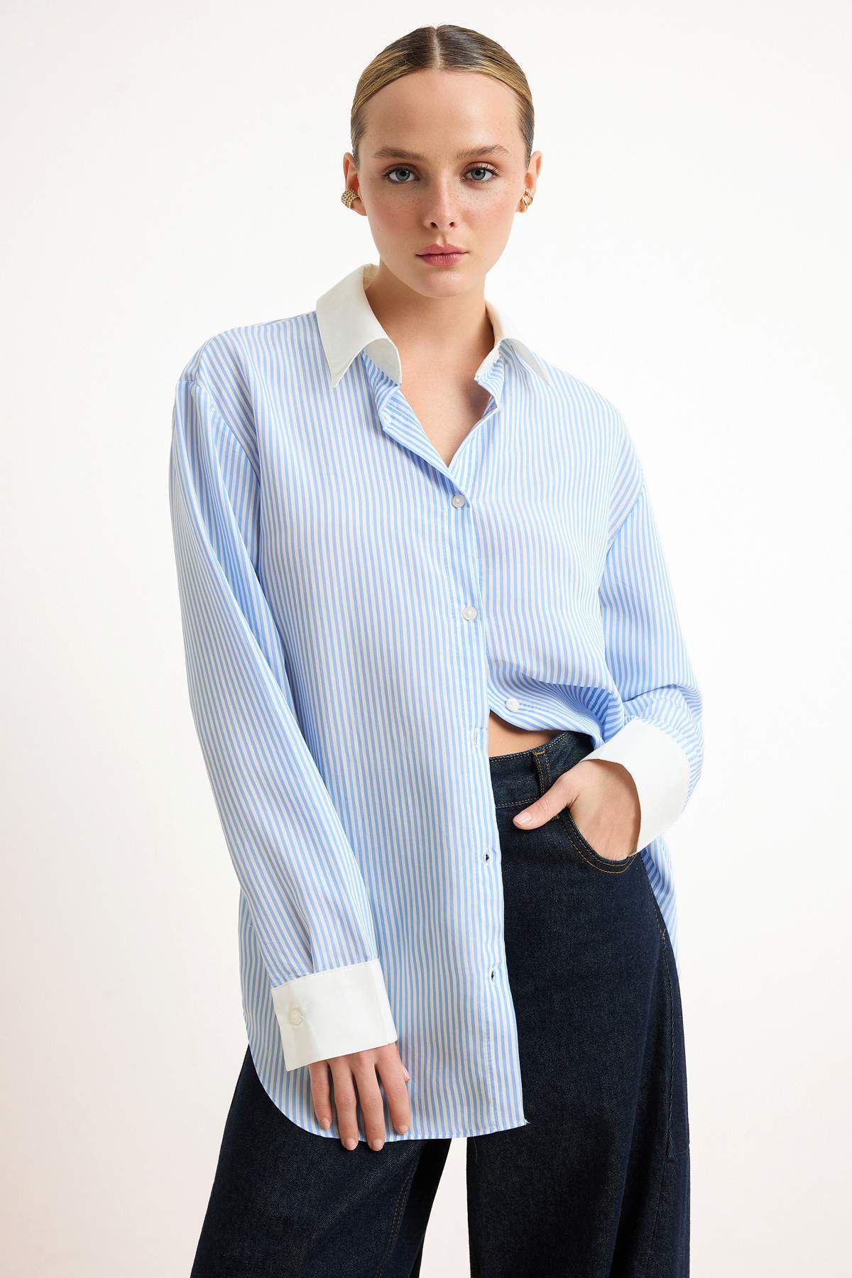 Trendyolmilla  Mavi Çizgili Oversize/Geniş Kesim Gömlek TWOSS26GO00155