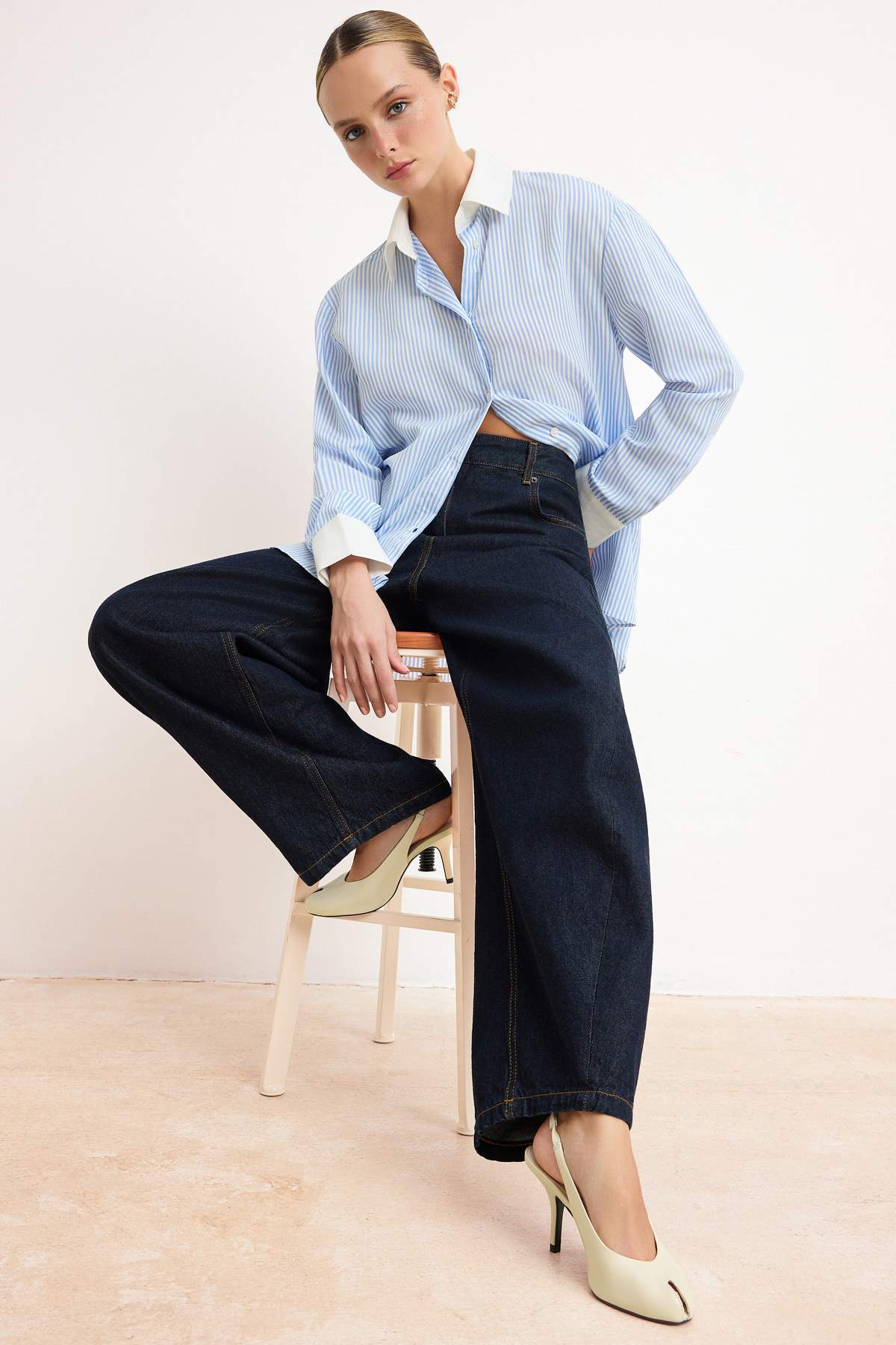 Trendyolmilla  Mavi Çizgili Oversize/Geniş Kesim Gömlek TWOSS26GO00155 - Görsel 2
