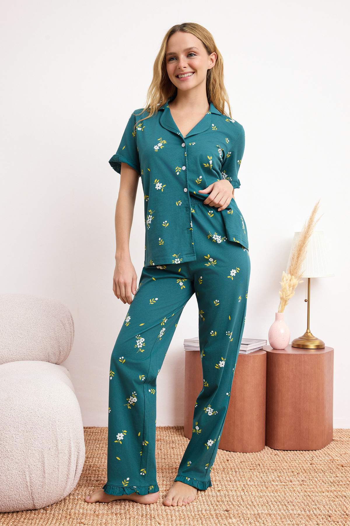 Trendyolmilla Zümrüt Yeşili %100 Pamuklu Çiçekli Fırfırlı Örme Pijama Takımı THMSS24PT00227