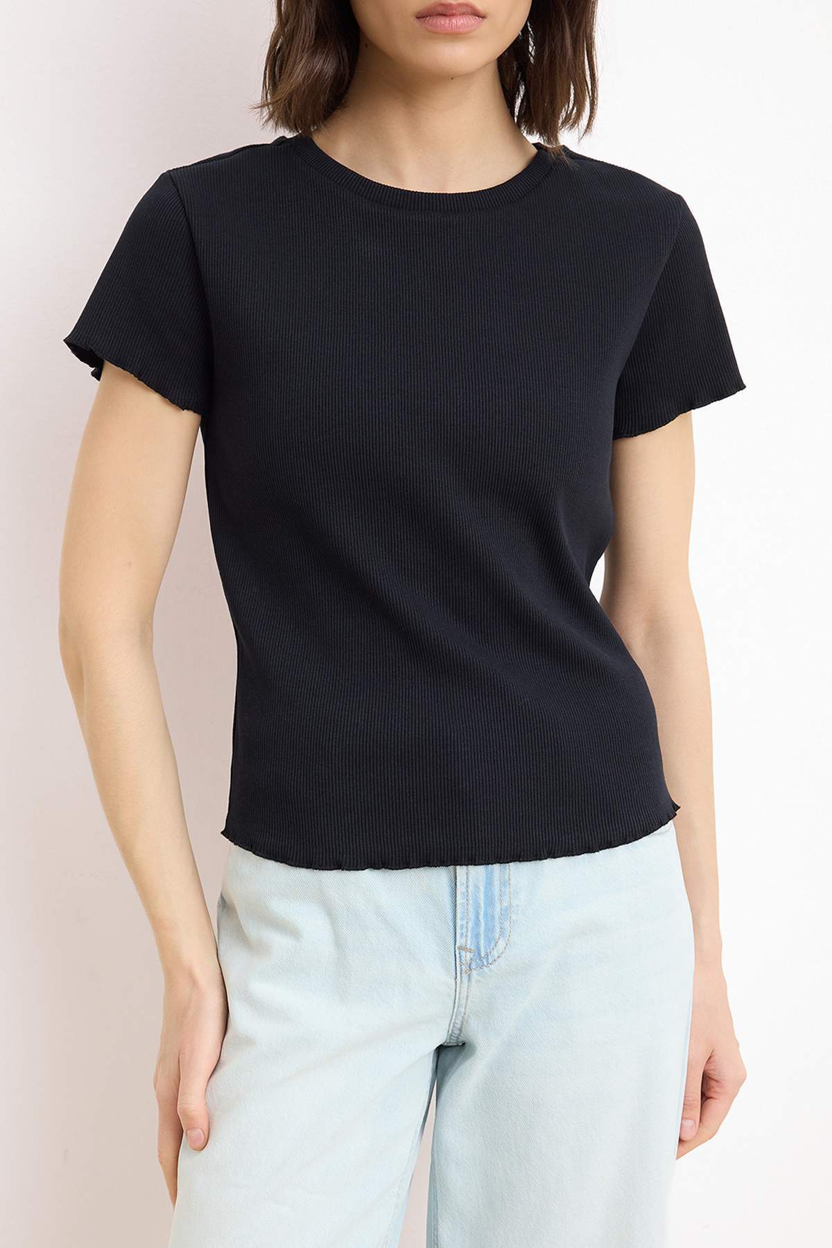 Trendyolmilla  Wardrobe Essentials-Siyah-Ekru 2'li Paket Fitted/Vücuda Oturan Esnek Örme T-Shirt TWOSS26TS00154 - Görsel 13