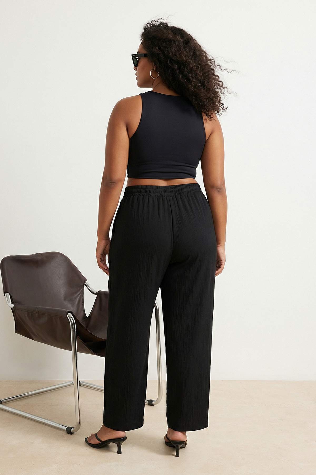 Trendyolmilla  Siyah Havuç Fit Dokuma Büyük Beden Pantolon TBBSS26AR00005 - Görsel 3