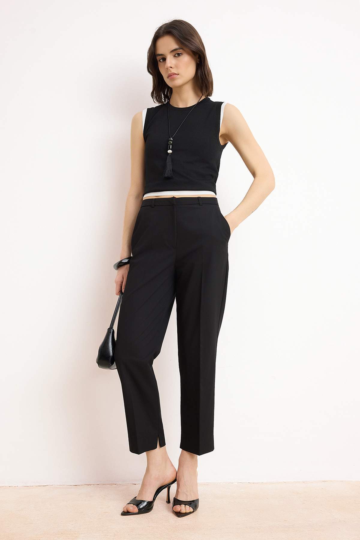 Trendyolmilla  Siyah Özel Koleksiyon Saten Yüzeyli Cigarette Kumaş Pantolon TWOSS26PL00030 - Görsel 6