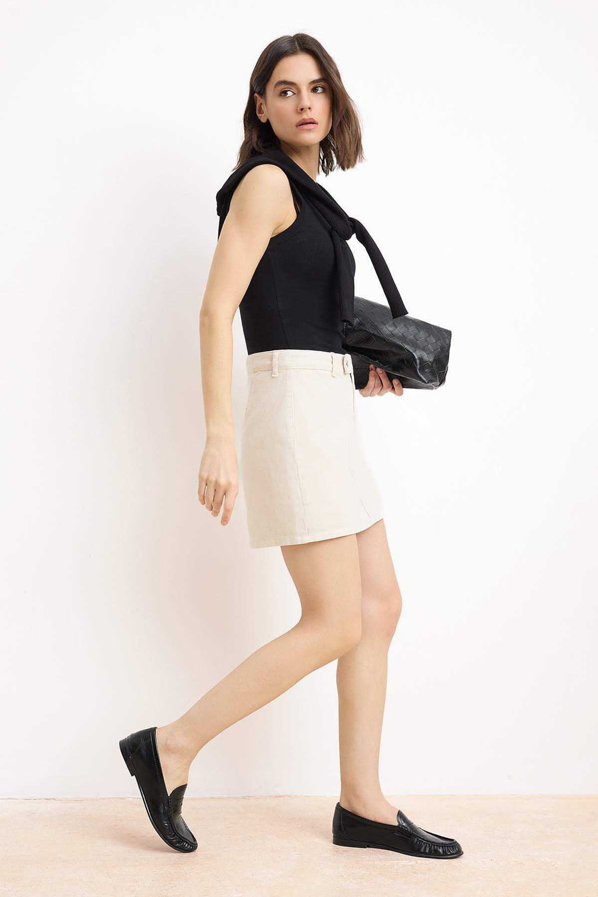 Trendyolmilla  Taş More Sustainable Yüksek Bel Mini Denim Şort Etek TWOSS25SR00079 - Görsel 2