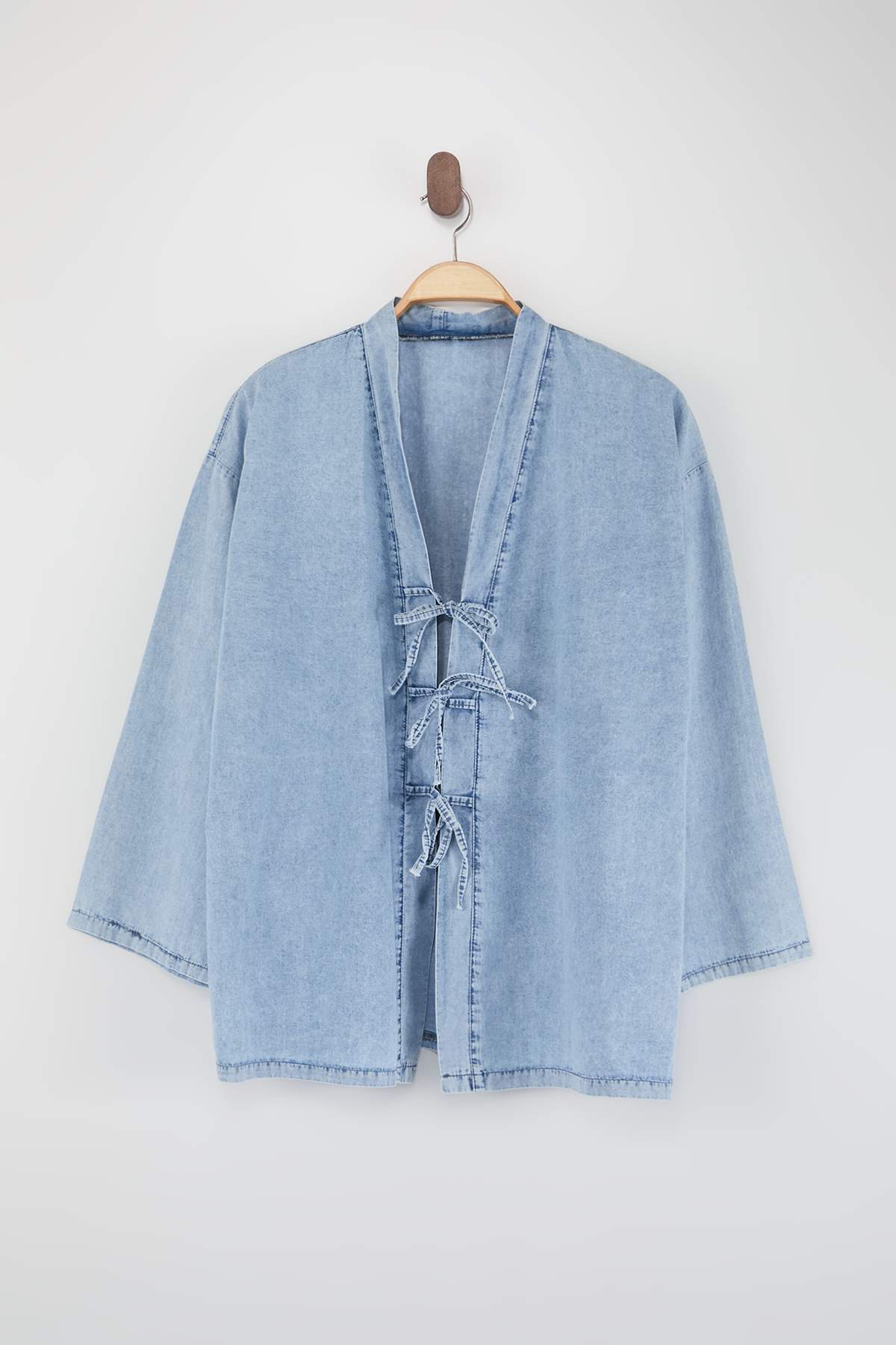 Trendyolmilla  Açık Mavi V Yaka Önü Bapğlamalı Denim Kimano TDRSS26GO00024 - Görsel 4