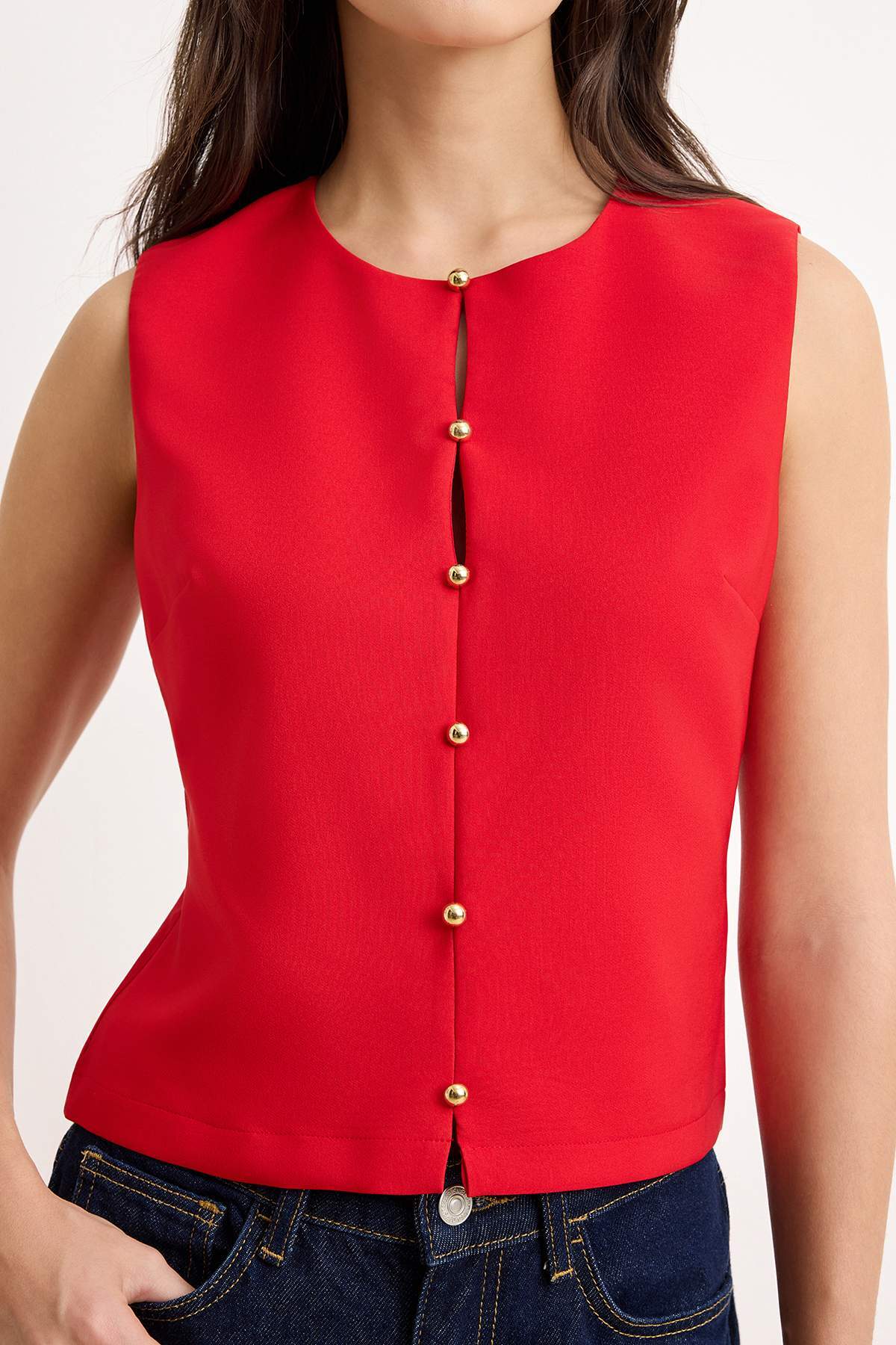 Trendyolmilla  Kırmızı Düğme Detaylı Önü Dikişli Dokuma Bluz TWOSS26BZ00412 - Görsel 3