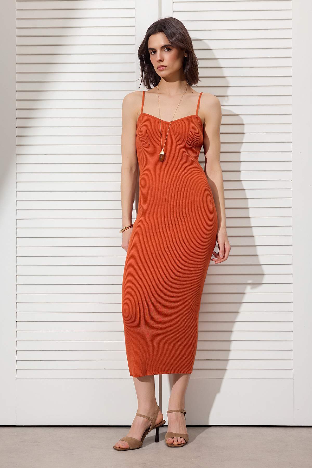 Trendyolmilla Turuncu Vücudu Saran/Bodycone Düz Midi Triko Elbise TWOSS26EL00183