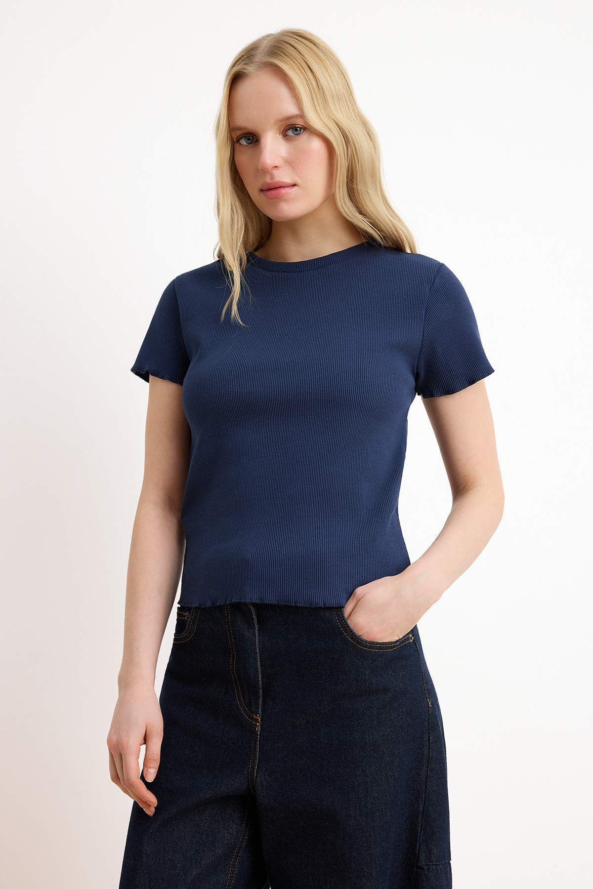 Trendyolmilla  Wardrobe Essentials-Lacivert-Haki 2'li Paket Fitted/Vücuda Oturan Esnek Örme T-Shirt TWOSS26TS00154 - Görsel 13