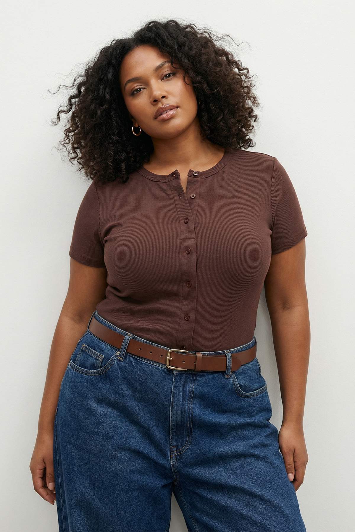Trendyolmilla Curve Kahverengi Düğme Detaylı Fitted Fitilli Örme Büyük Beden Bluz TBBSS25AF00060