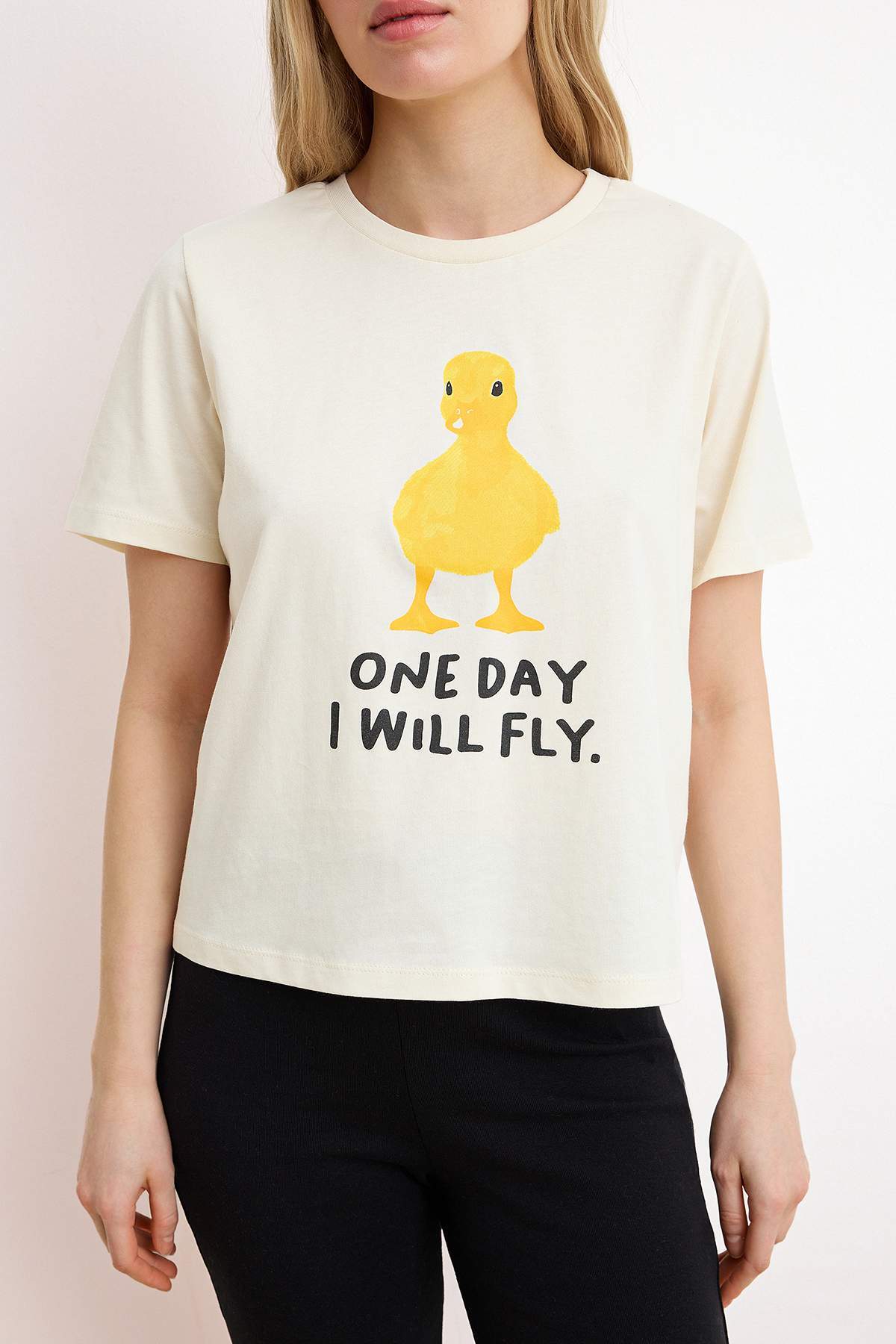 Trendyolmilla  Taş Baskılı Regular/Normal Kalıp Kısa Kollu Tok %100 Pamuk Örme T-Shirt TWOSS26TS00091 - Görsel 3