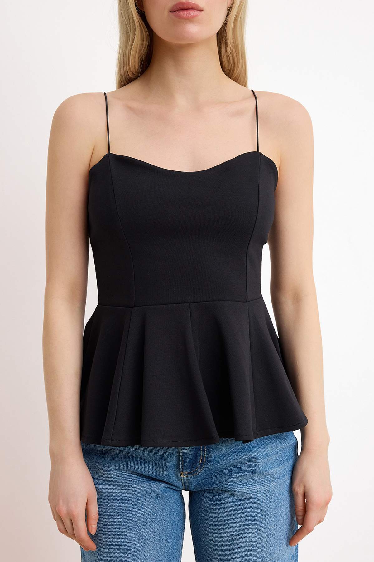 Trendyolmilla  Siyah Peplum Havuz Yaka İnce Askılı Kolsuz İnterlok Örme Bluz TWOSS26BZ00273 - Görsel 3