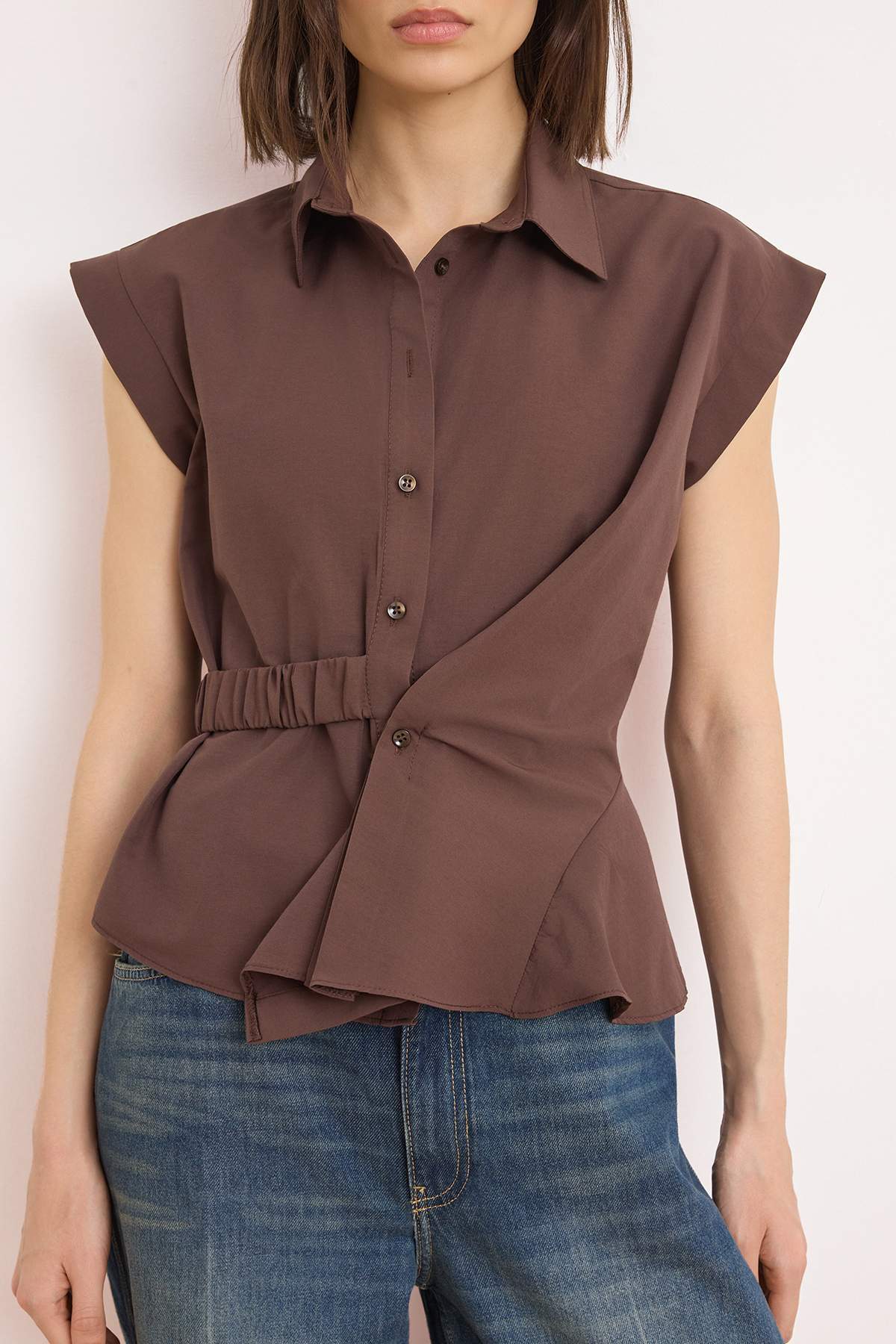Trendyolmilla  Kahverengi Asimetrik Kapamalı Bedene Oturan Gömlek TWOSS26GO00111 - Görsel 3