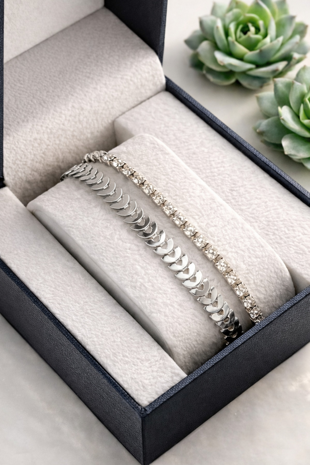 Zircon Stone and Fish Back Detailed Silver Color 2-Piece Bracelet Combination