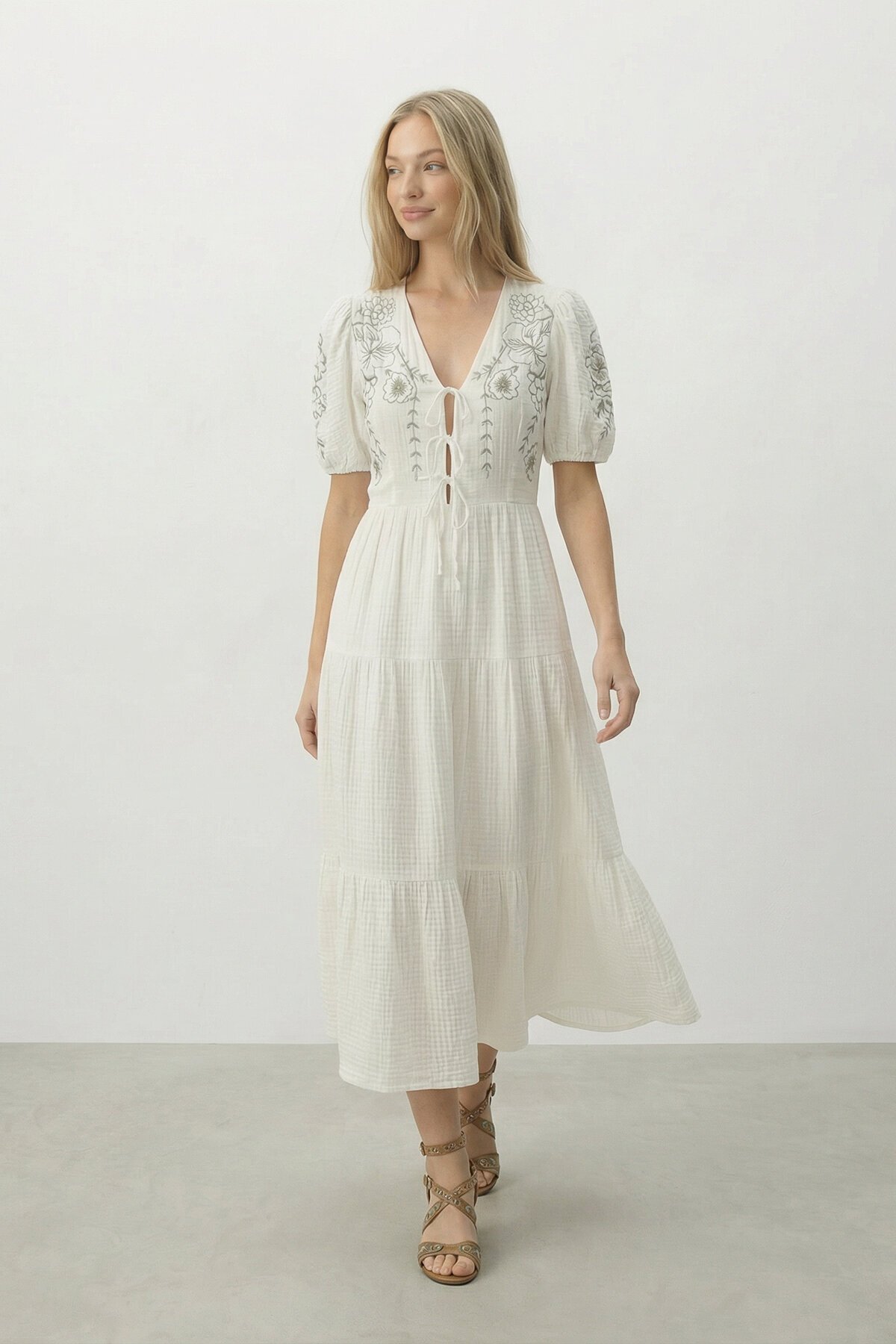 VAGGON  Beyaz Nakışlı Bağlama Detaylı Midi Boy Müslin Elbise - Görsel 4