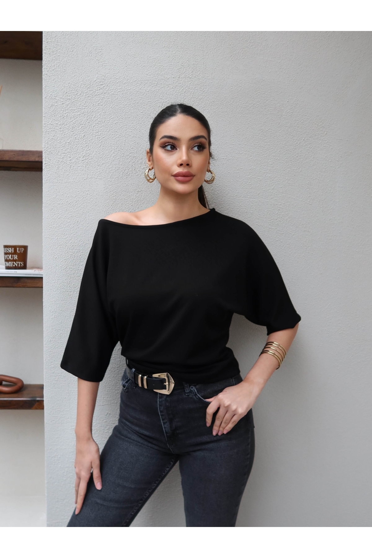 ESRAHELVACI  Kayık Yaka Düz Tshirt - Görsel 4