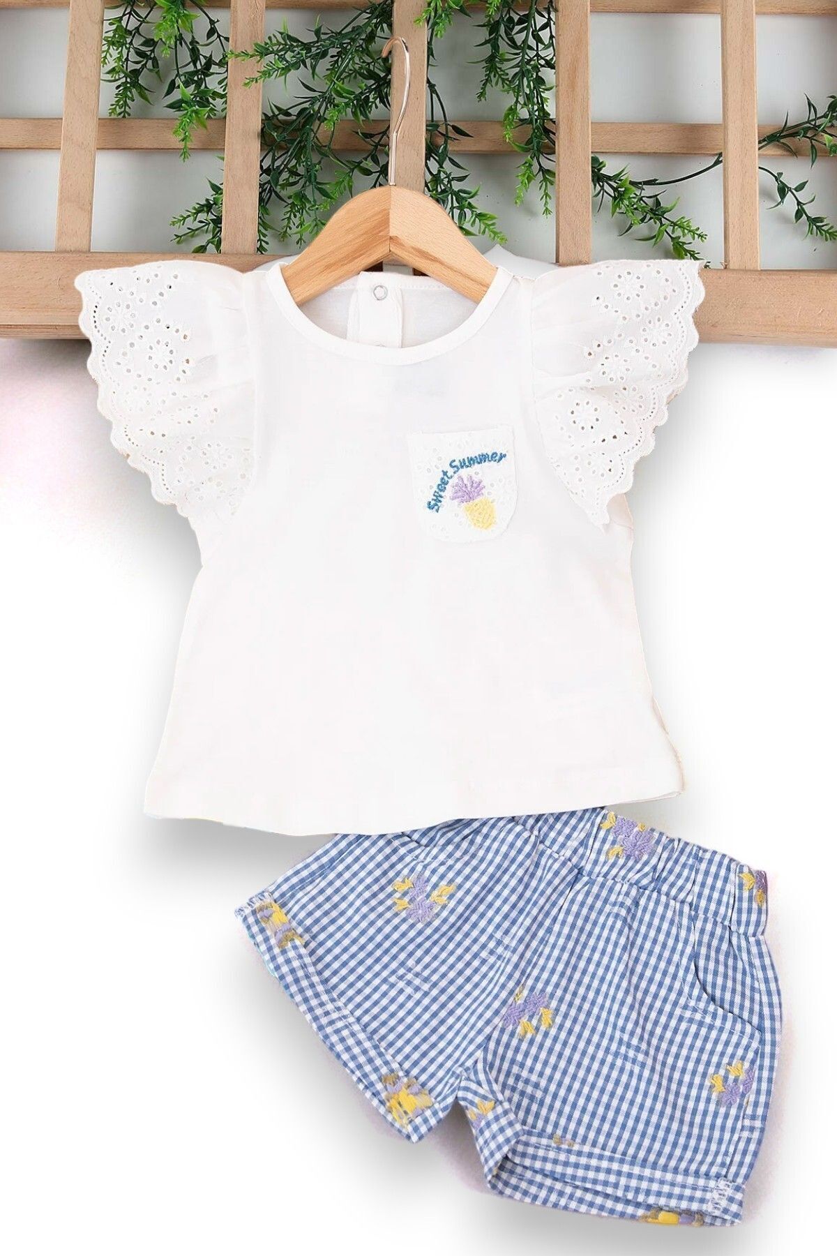 Ege Bebek Kız Çocuk Yazlık Çiçek Baskılı Sıfır Kol Viskon Gömlek Yaka Viskon Bluz Ve Kemerli Şort Takımı fotoğrafı 2 (önizleme)