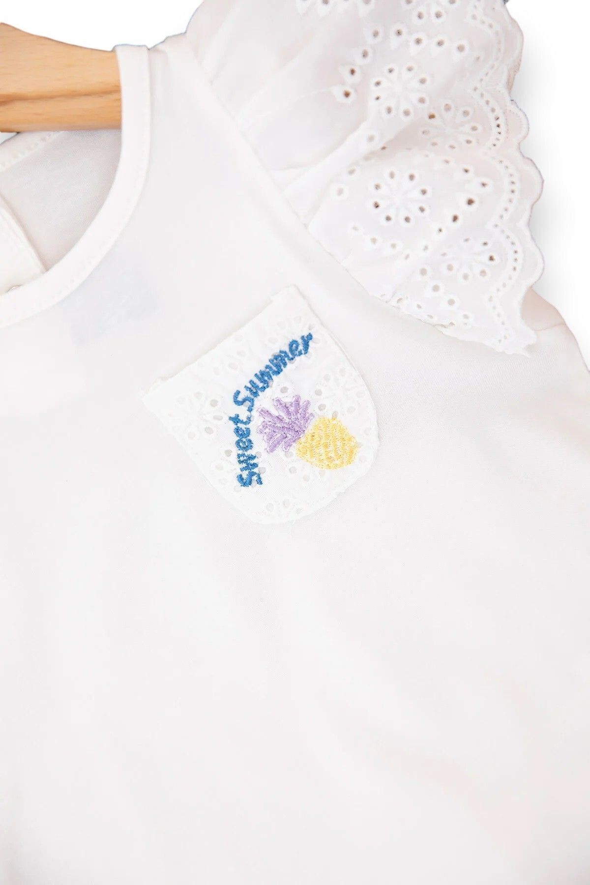 Ege Bebek Kız Çocuk Yazlık Çiçek Baskılı Sıfır Kol Viskon Gömlek Yaka Viskon Bluz Ve Kemerli Şort Takımı fotoğrafı 5 (önizleme)