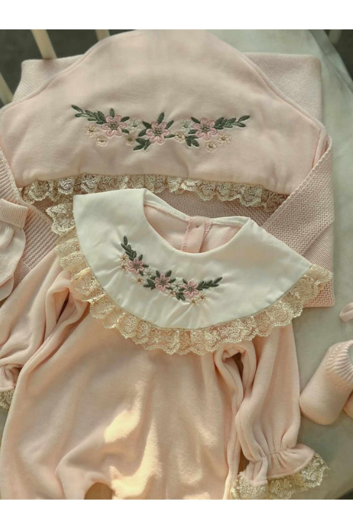 Naka Concept Pembe 5’li Yenidoğan Kız Bebek Hastane Çıkışı Seti Nakışlı Tulum+Battaniye+Şapka+Eldiven+Patik fotoğrafı 4 (önizleme)