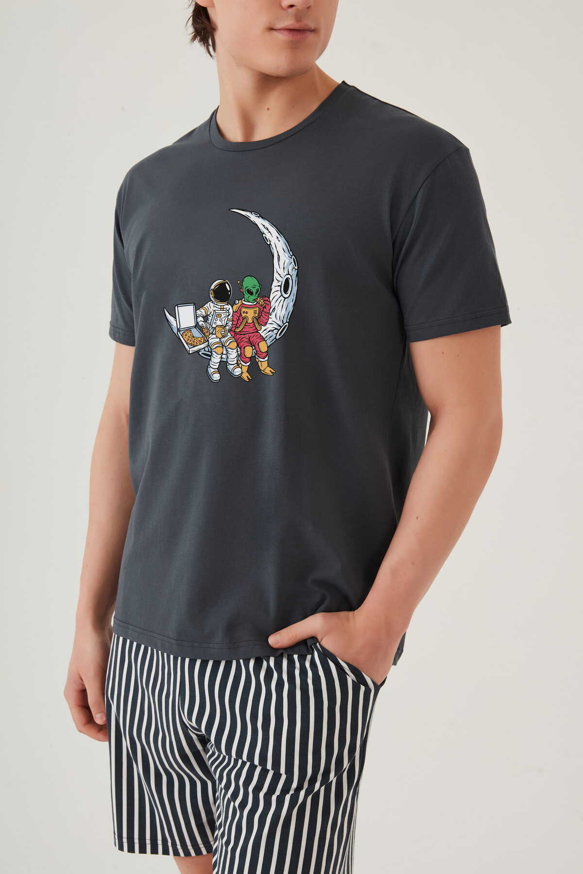 koza iç giyim  Erkek Pamuklu Füme Baskılı Cepli Şort Pijama Takımı - Görsel 5