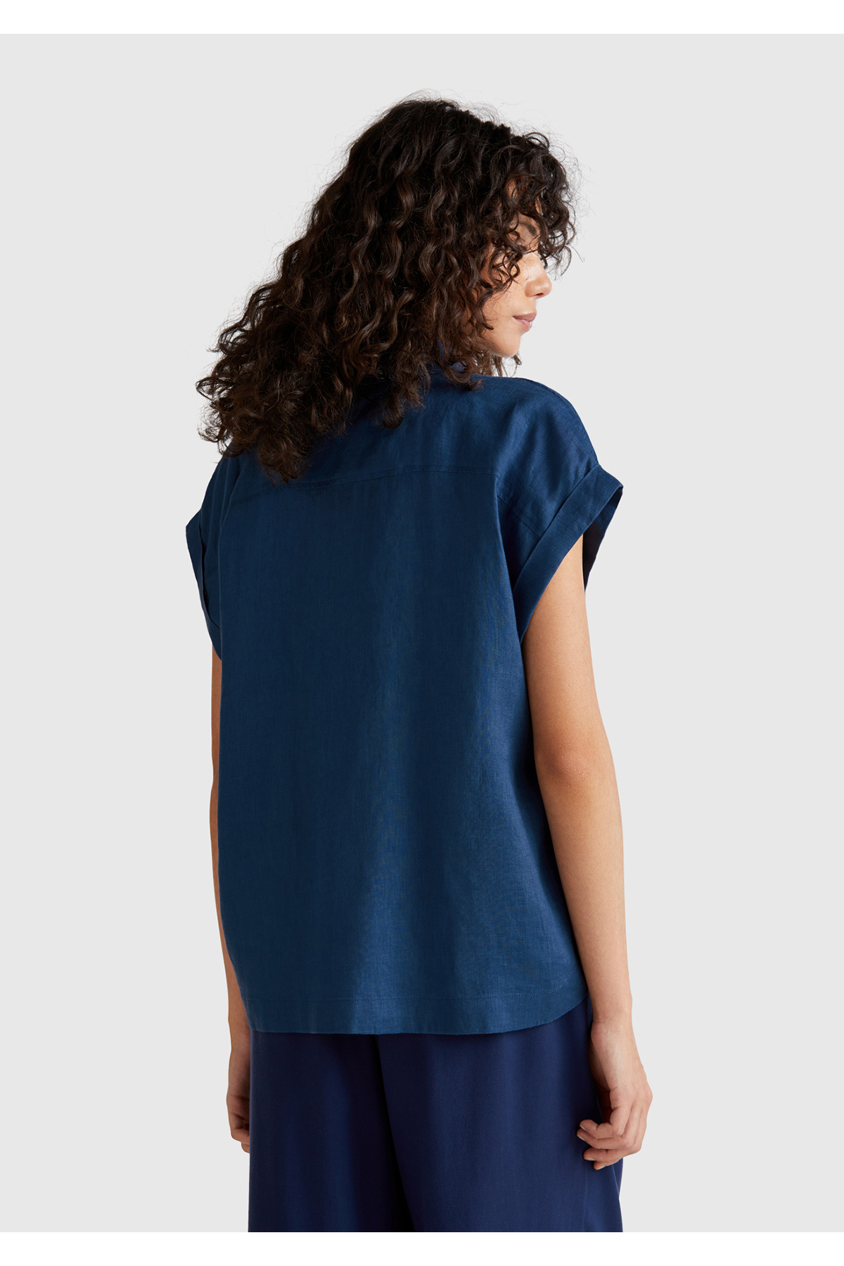 United Colors of Benetton  Kadın Denim %100 Keten Omuz Detaylı Kısa Kollu Gömlek - Görsel 3