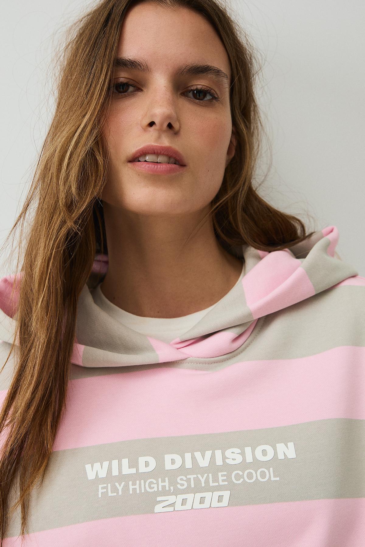 Bershka  Baskılı kapüşonlu sweatshirt - Görsel 3